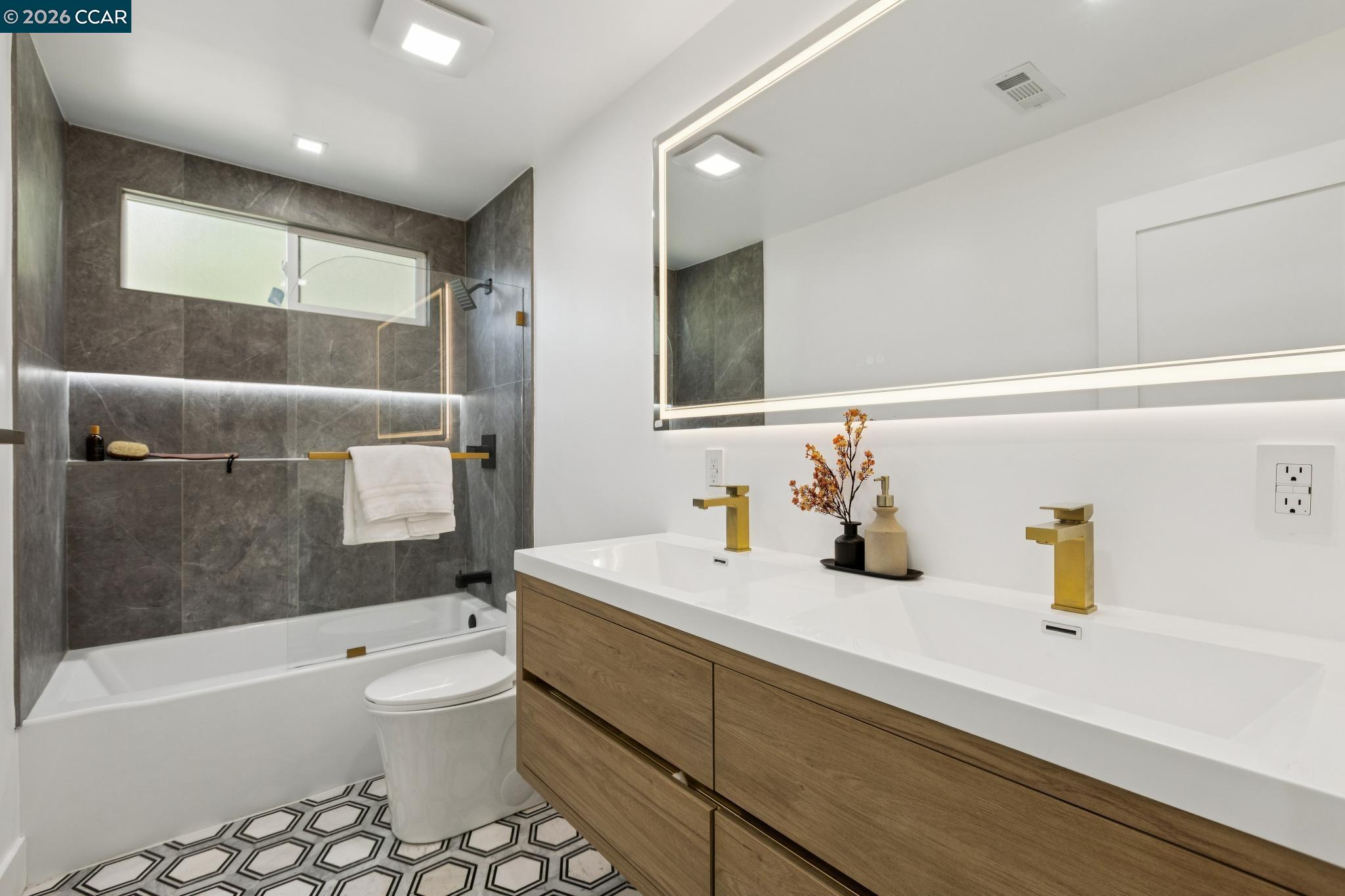 Detail Gallery Image 22 of 36 For 602 Big Bend Dr, Pacifica,  CA 94044-3856 - 5 Beds | 4 Baths