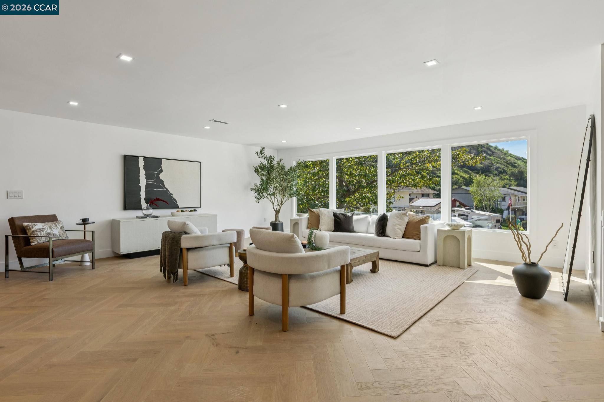 Detail Gallery Image 5 of 36 For 602 Big Bend Dr, Pacifica,  CA 94044-3856 - 5 Beds | 4 Baths