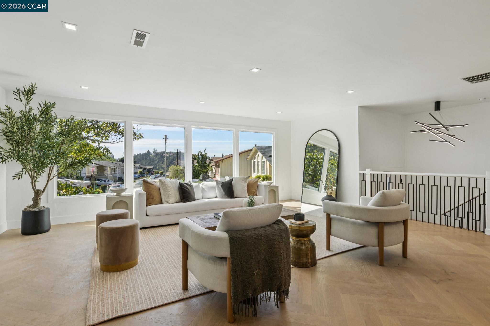 Detail Gallery Image 7 of 36 For 602 Big Bend Dr, Pacifica,  CA 94044-3856 - 5 Beds | 4 Baths