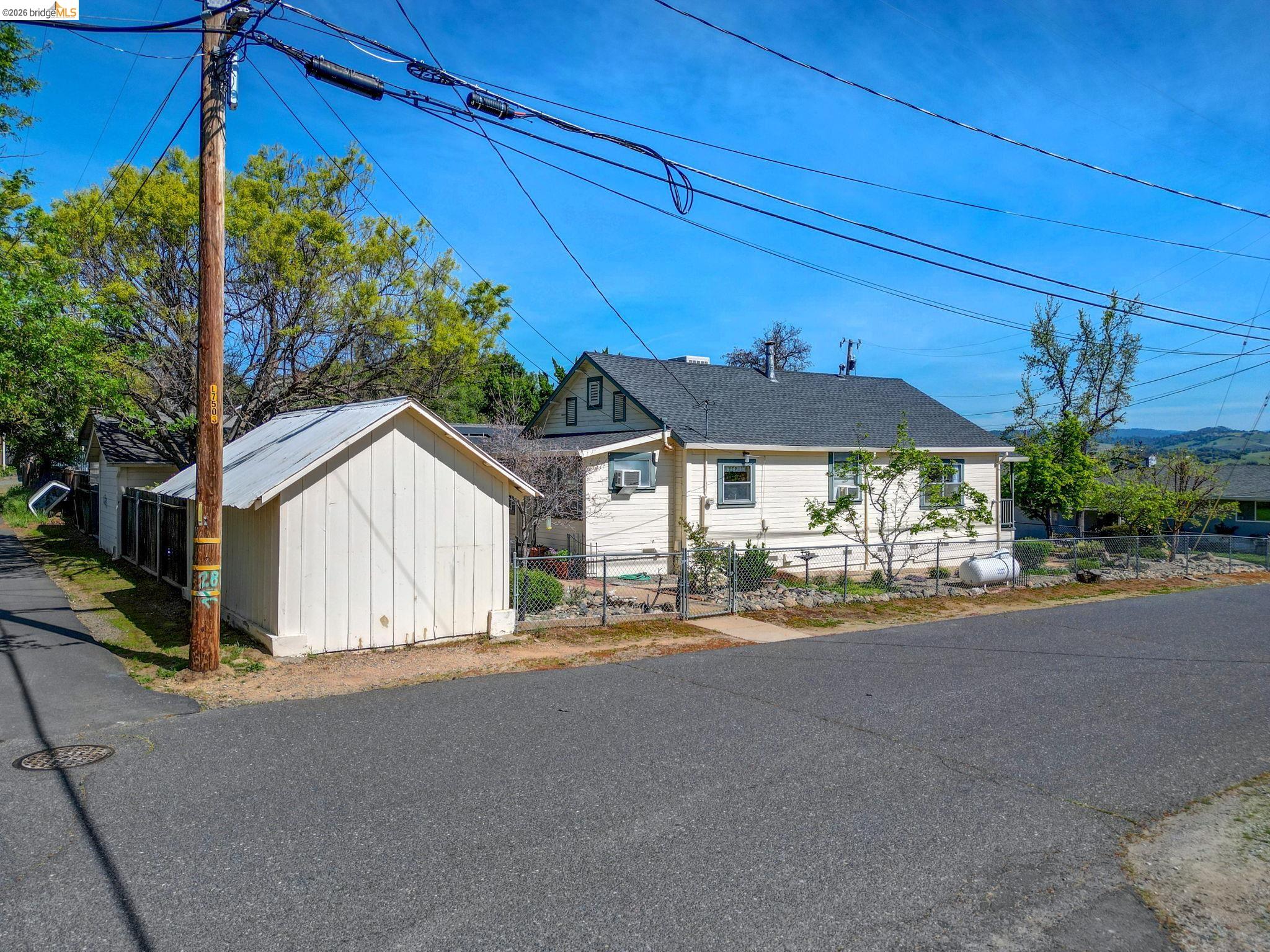 Detail Gallery Image 2 of 46 For 722 Oneida St., Angels Camp,  CA 95222 - 2 Beds | 1 Baths