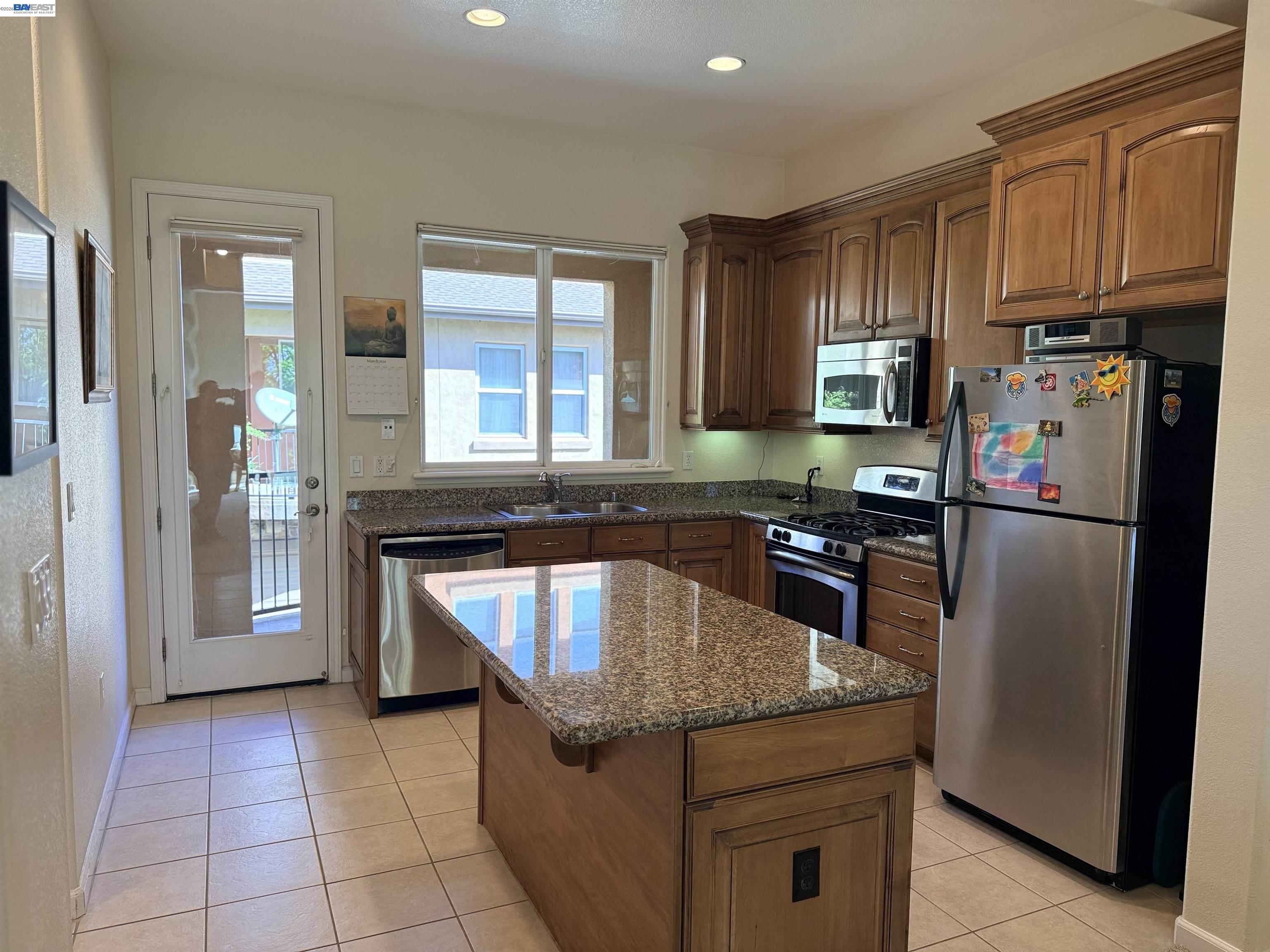 Detail Gallery Image 3 of 19 For 1845 Morse Ave #102,  Sacramento,  CA 95825 - 2 Beds | 2/1 Baths