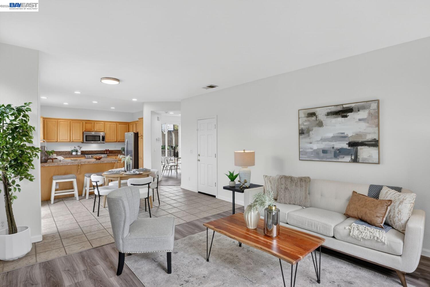 Detail Gallery Image 16 of 46 For 20044 Shadow Creek Cir, Castro Valley,  CA 94552 - 4 Beds | 2/1 Baths