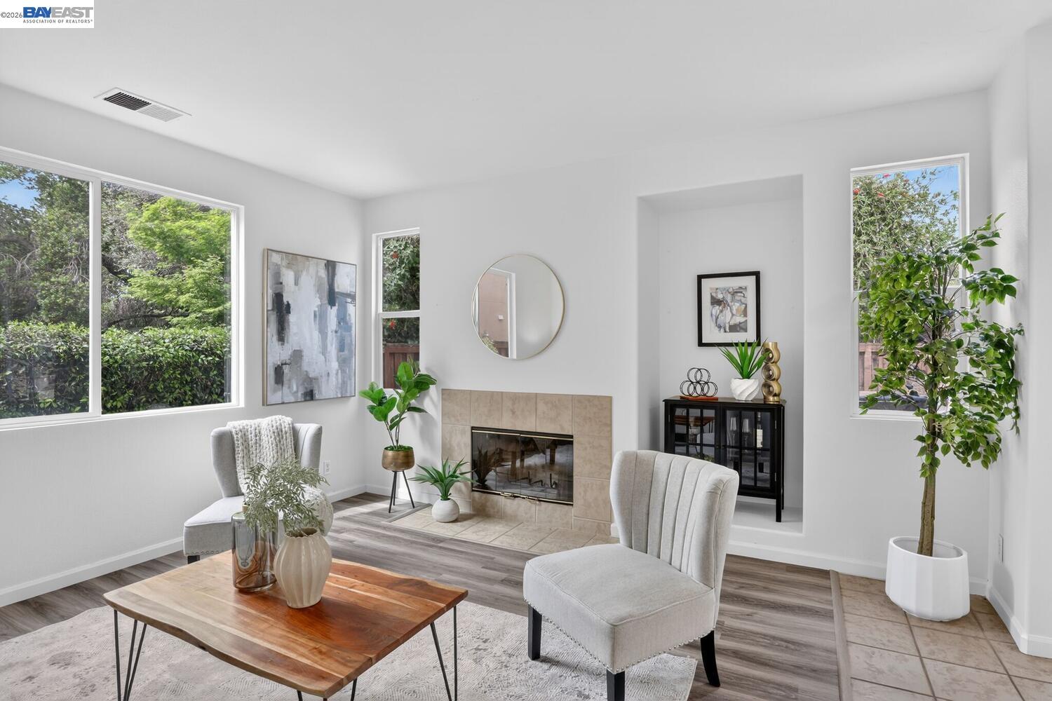 Detail Gallery Image 18 of 46 For 20044 Shadow Creek Cir, Castro Valley,  CA 94552 - 4 Beds | 2/1 Baths