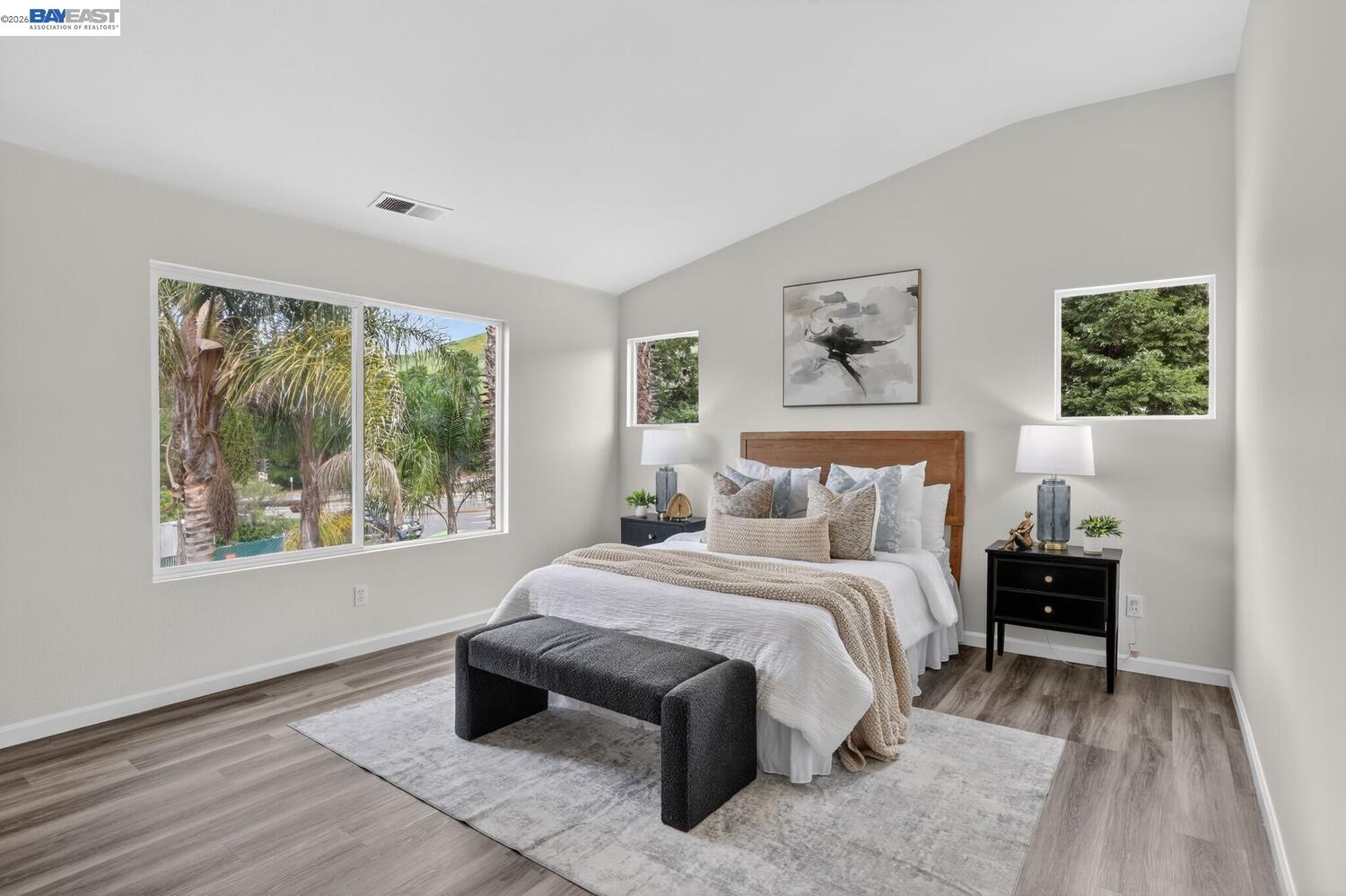 Detail Gallery Image 23 of 46 For 20044 Shadow Creek Cir, Castro Valley,  CA 94552 - 4 Beds | 2/1 Baths