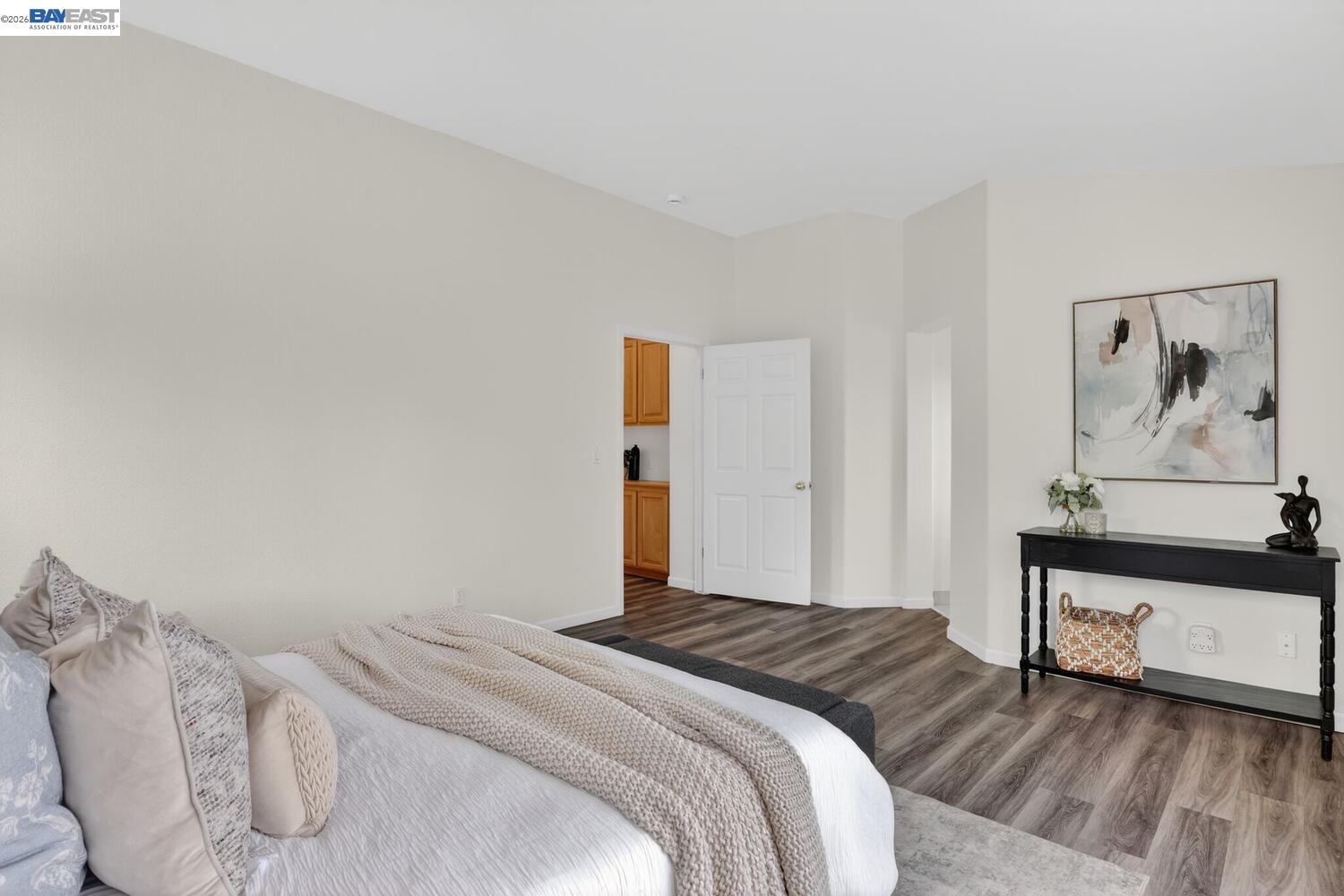 Detail Gallery Image 25 of 46 For 20044 Shadow Creek Cir, Castro Valley,  CA 94552 - 4 Beds | 2/1 Baths