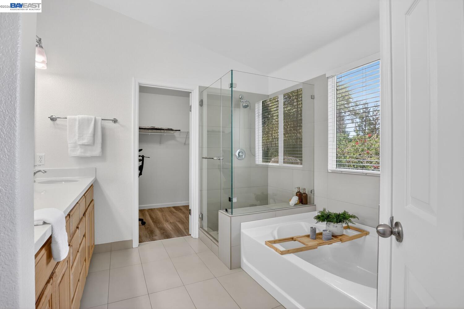 Detail Gallery Image 27 of 46 For 20044 Shadow Creek Cir, Castro Valley,  CA 94552 - 4 Beds | 2/1 Baths