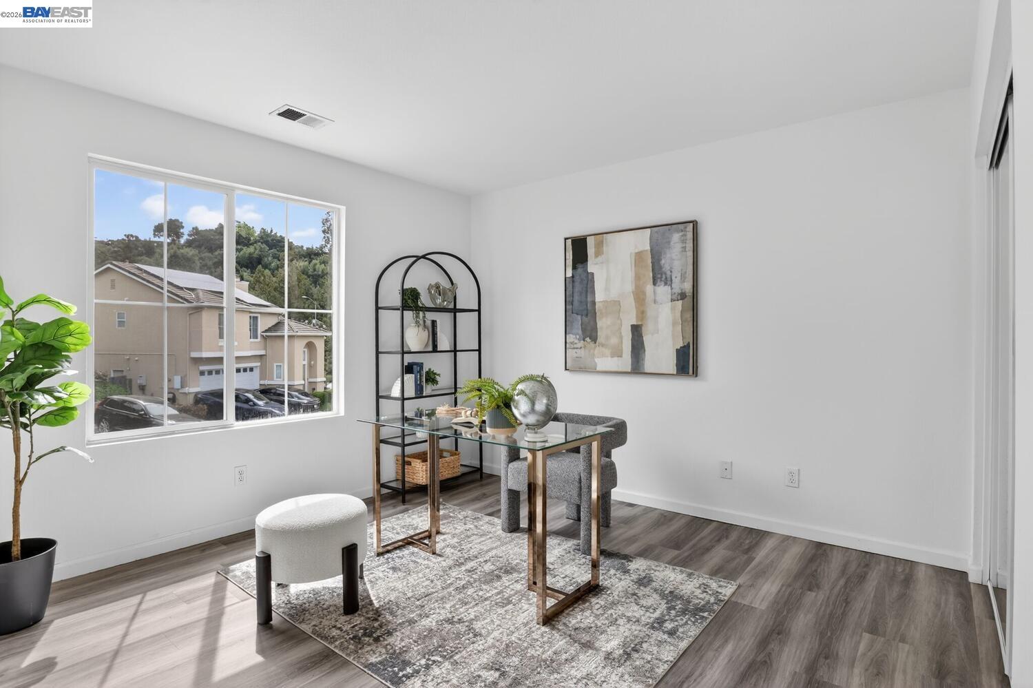 Detail Gallery Image 35 of 46 For 20044 Shadow Creek Cir, Castro Valley,  CA 94552 - 4 Beds | 2/1 Baths