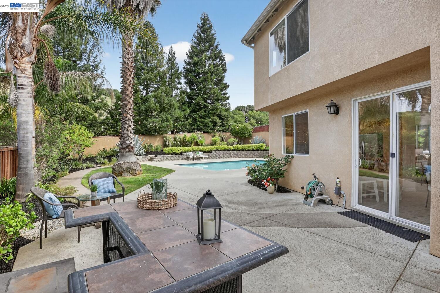 Detail Gallery Image 39 of 46 For 20044 Shadow Creek Cir, Castro Valley,  CA 94552 - 4 Beds | 2/1 Baths