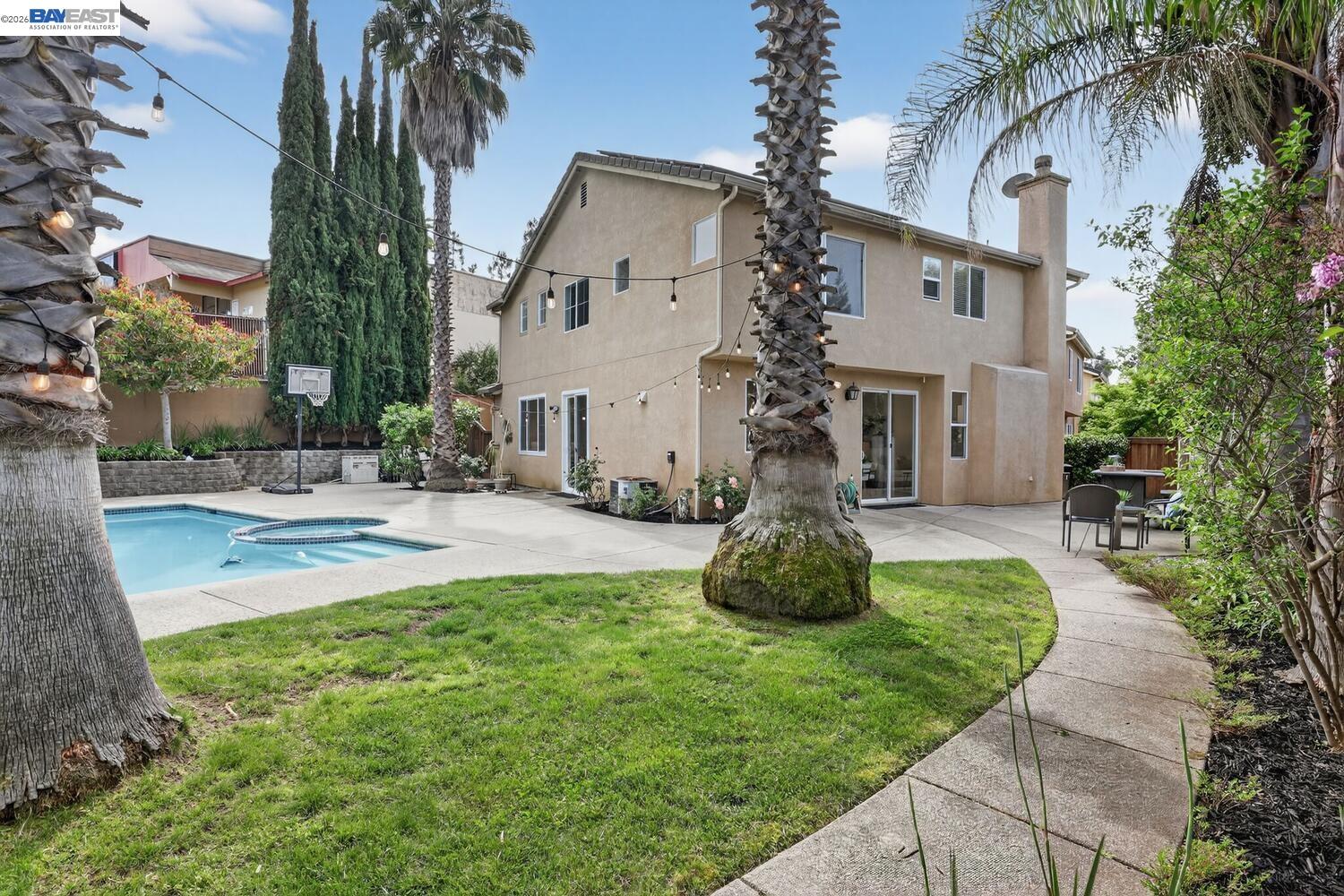 Detail Gallery Image 41 of 46 For 20044 Shadow Creek Cir, Castro Valley,  CA 94552 - 4 Beds | 2/1 Baths