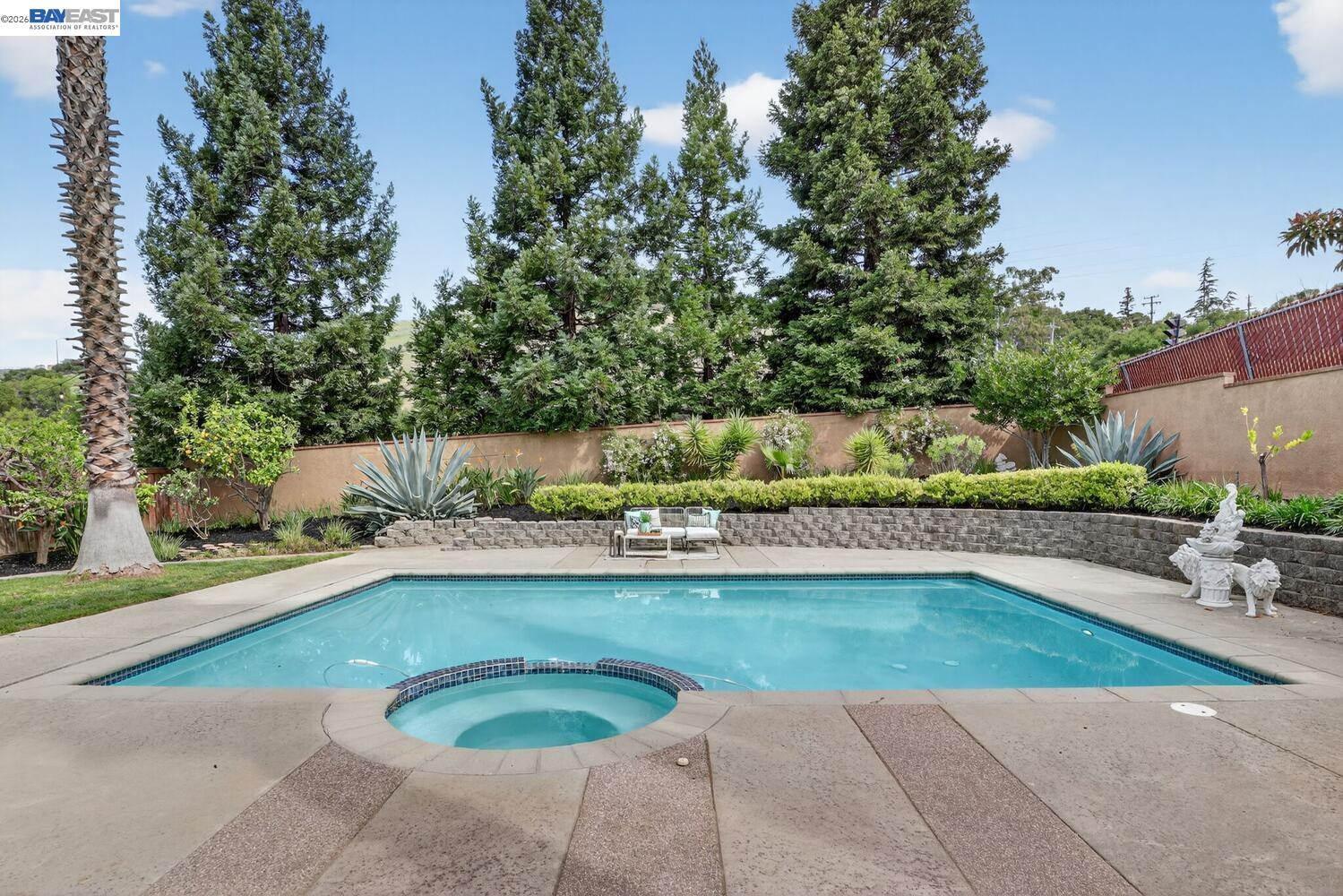 Detail Gallery Image 42 of 46 For 20044 Shadow Creek Cir, Castro Valley,  CA 94552 - 4 Beds | 2/1 Baths