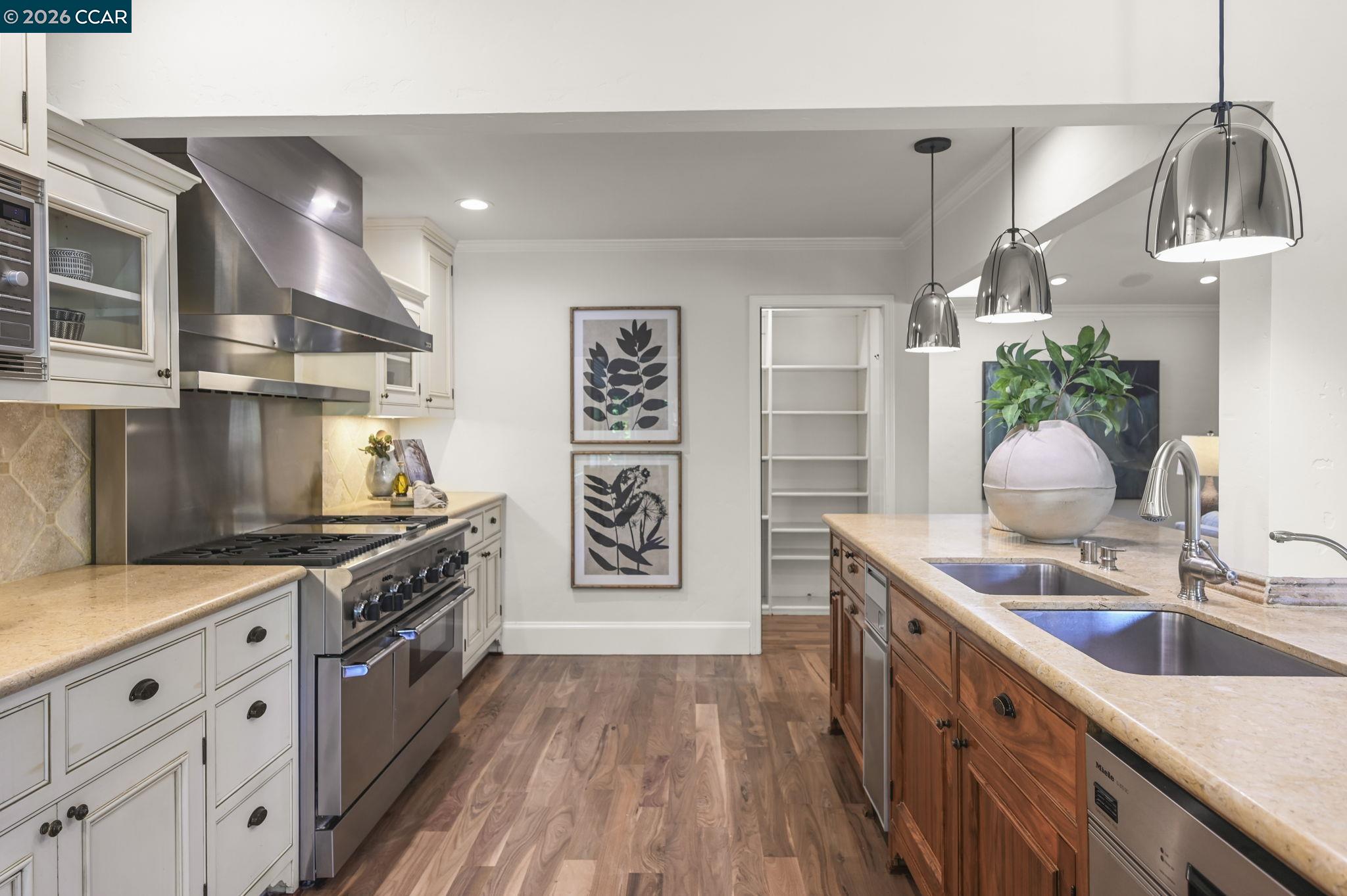 Detail Gallery Image 11 of 40 For 2007 Calle Los Callados, Diablo,  CA 94528 - 6 Beds | 5 Baths