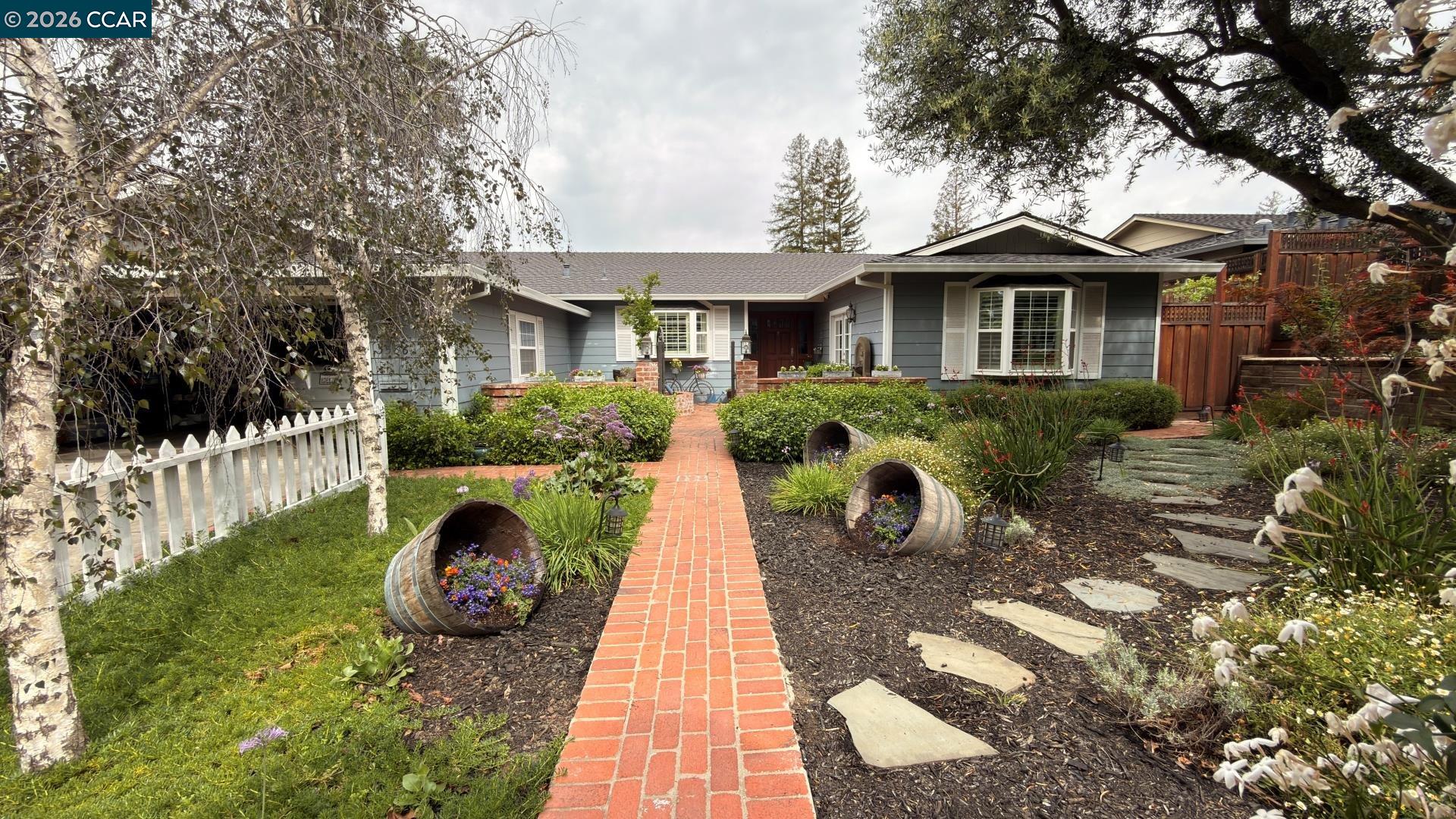 Detail Gallery Image 2 of 39 For 3586 Tupelo Dr, Walnut Creek,  CA 94598 - 4 Beds | 2 Baths