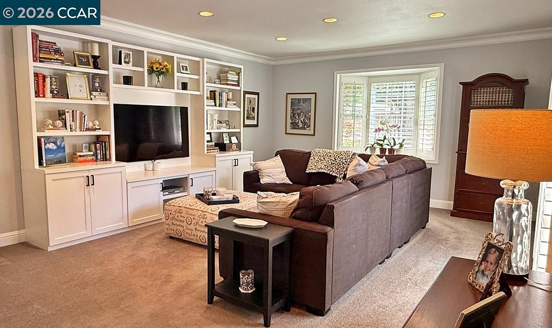 Detail Gallery Image 4 of 39 For 3586 Tupelo Dr, Walnut Creek,  CA 94598 - 4 Beds | 2 Baths