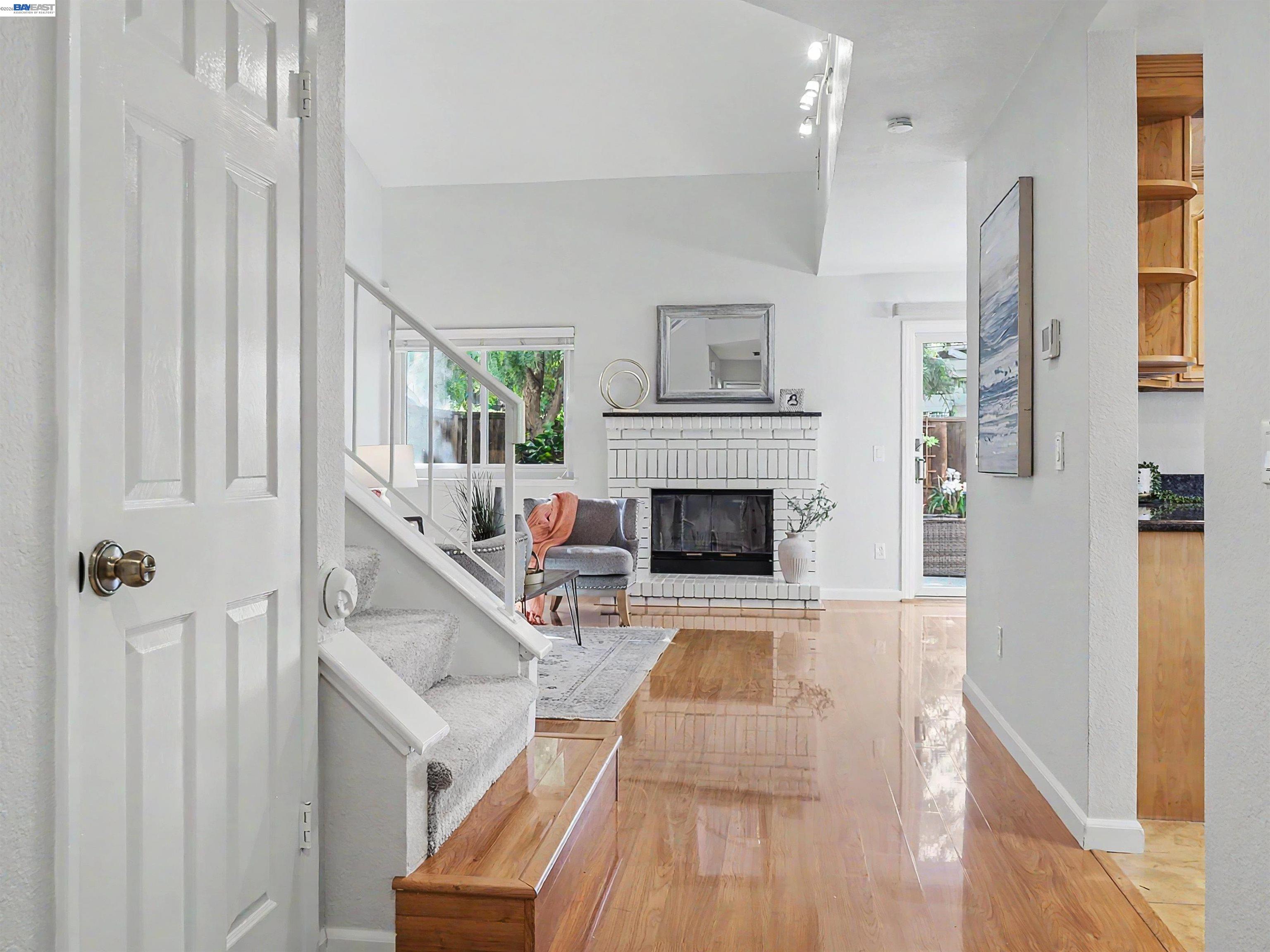 Detail Gallery Image 4 of 48 For 6162 Linford Ter, Fremont,  CA 94555 - 2 Beds | 2/1 Baths