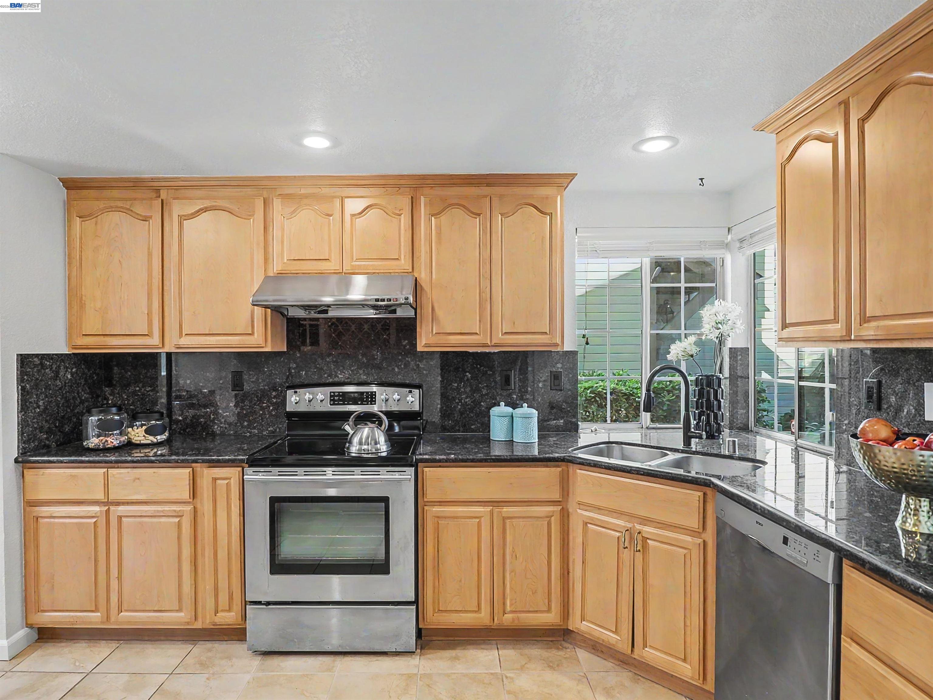 Detail Gallery Image 9 of 48 For 6162 Linford Ter, Fremont,  CA 94555 - 2 Beds | 2/1 Baths