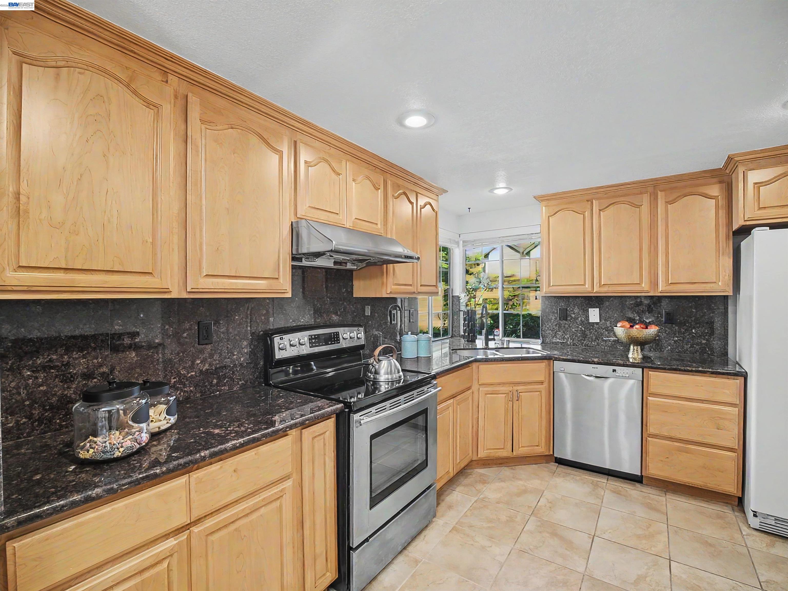 Detail Gallery Image 10 of 48 For 6162 Linford Ter, Fremont,  CA 94555 - 2 Beds | 2/1 Baths