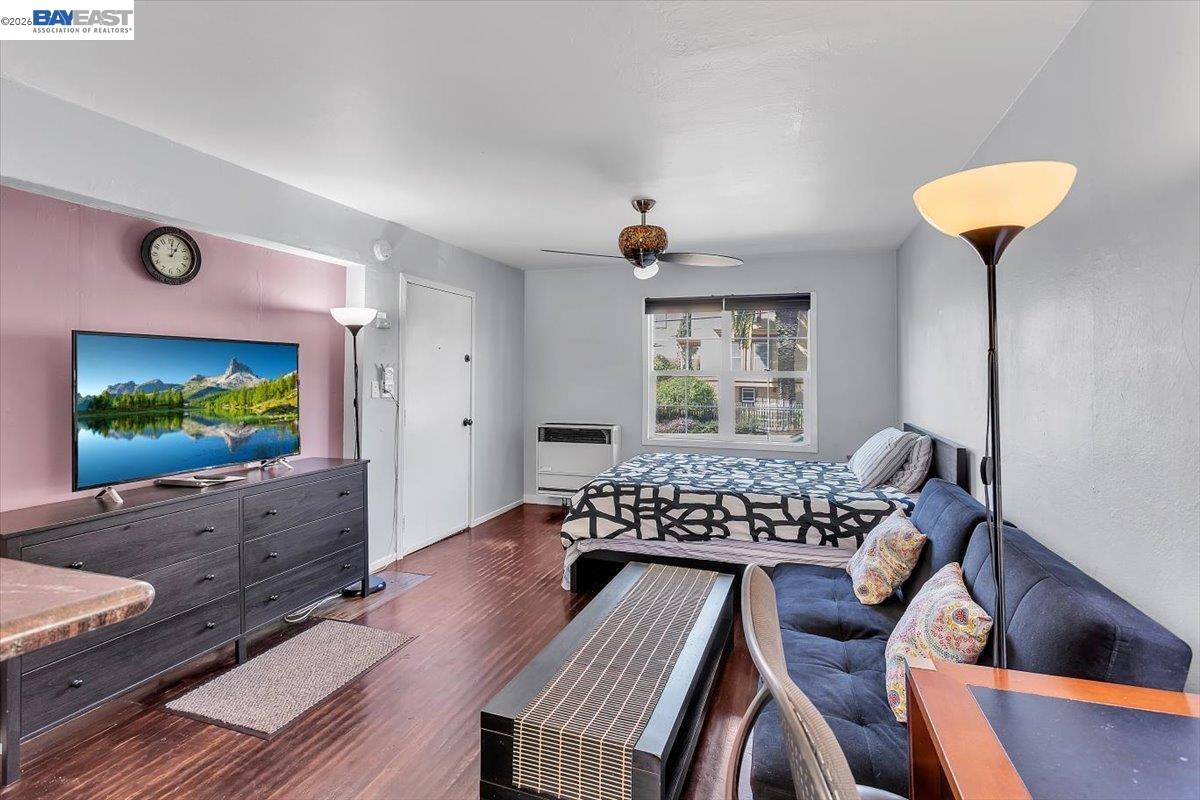 Detail Gallery Image 11 of 37 For 3300 Harrison St, Oakland,  CA 94611 - 5 Beds | 3 Baths