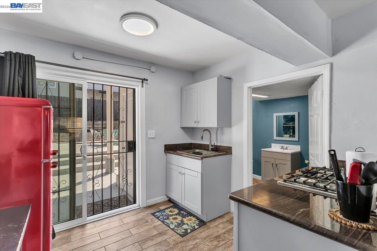 Detail Gallery Image 13 of 37 For 3300 Harrison St, Oakland,  CA 94611 - 5 Beds | 3 Baths