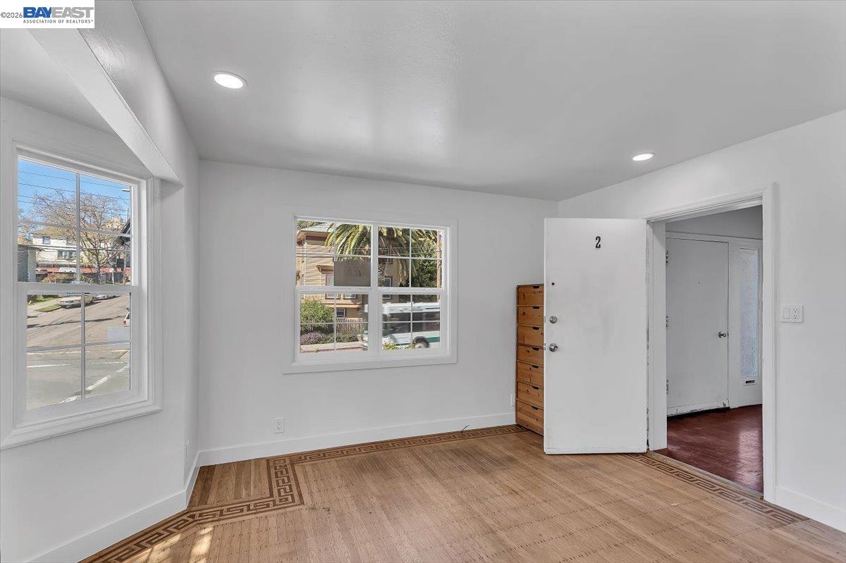 Detail Gallery Image 16 of 37 For 3300 Harrison St, Oakland,  CA 94611 - 5 Beds | 3 Baths