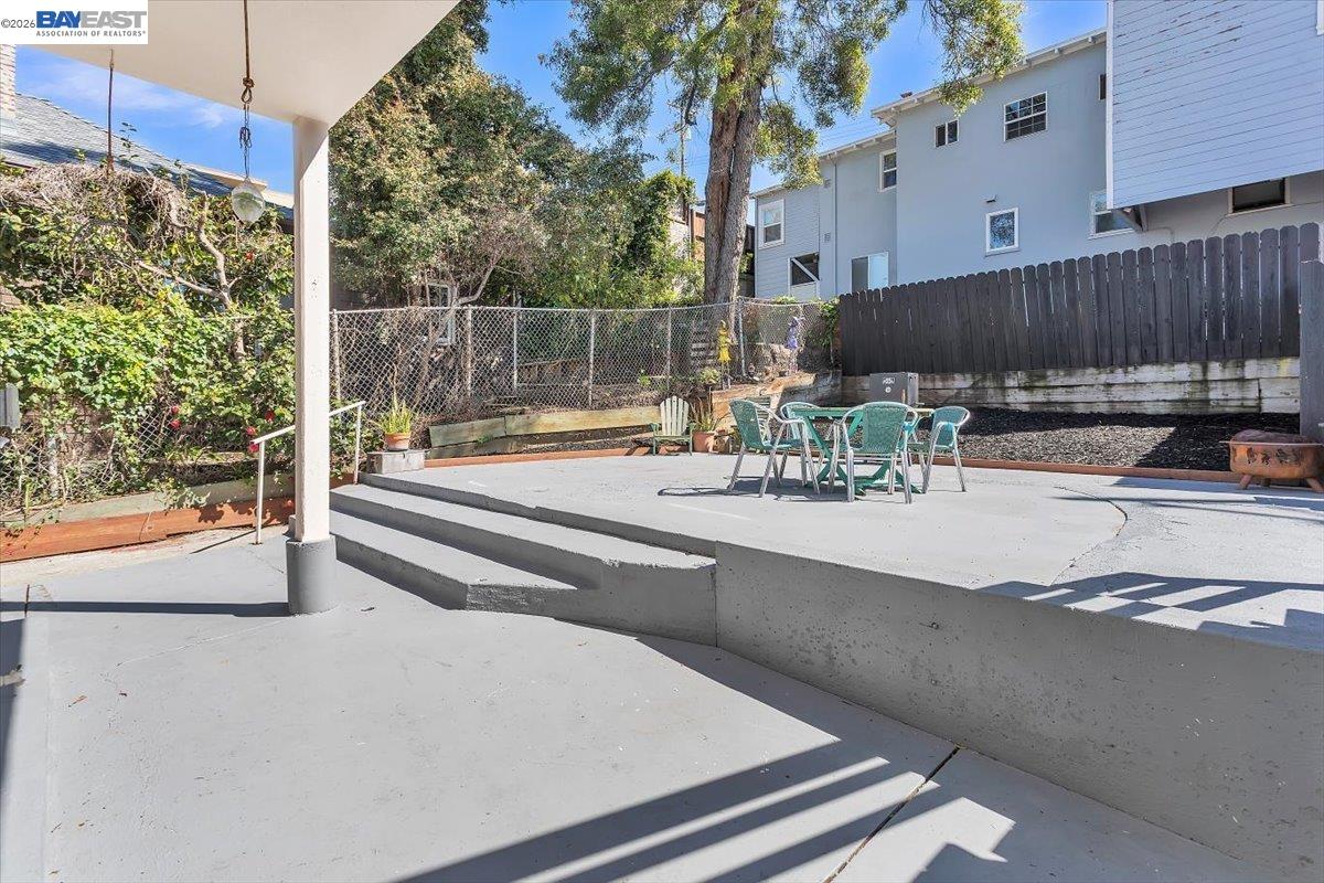 Detail Gallery Image 26 of 37 For 3300 Harrison St, Oakland,  CA 94611 - 5 Beds | 3 Baths