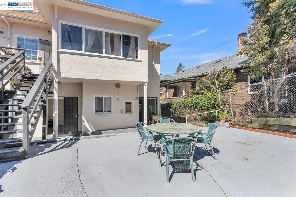 Detail Gallery Image 28 of 37 For 3300 Harrison St, Oakland,  CA 94611 - 5 Beds | 3 Baths