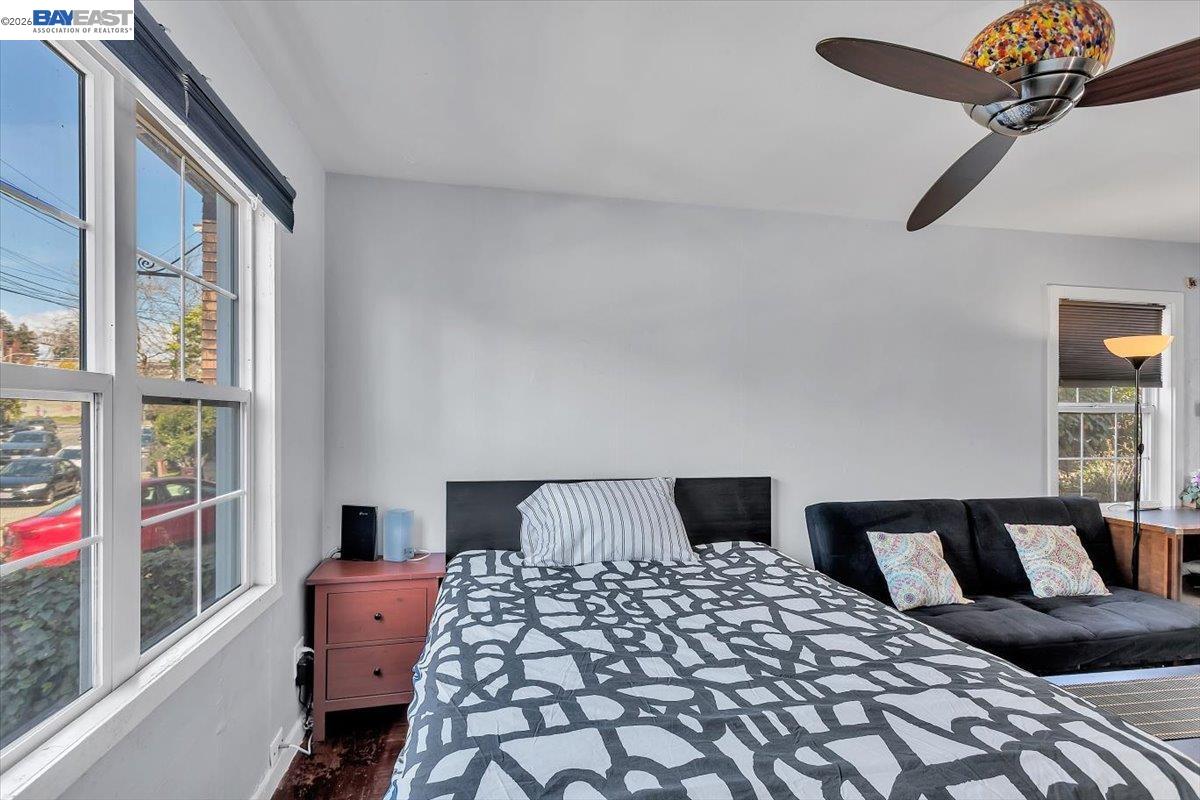 Detail Gallery Image 10 of 37 For 3300 Harrison St, Oakland,  CA 94611 - 5 Beds | 3 Baths