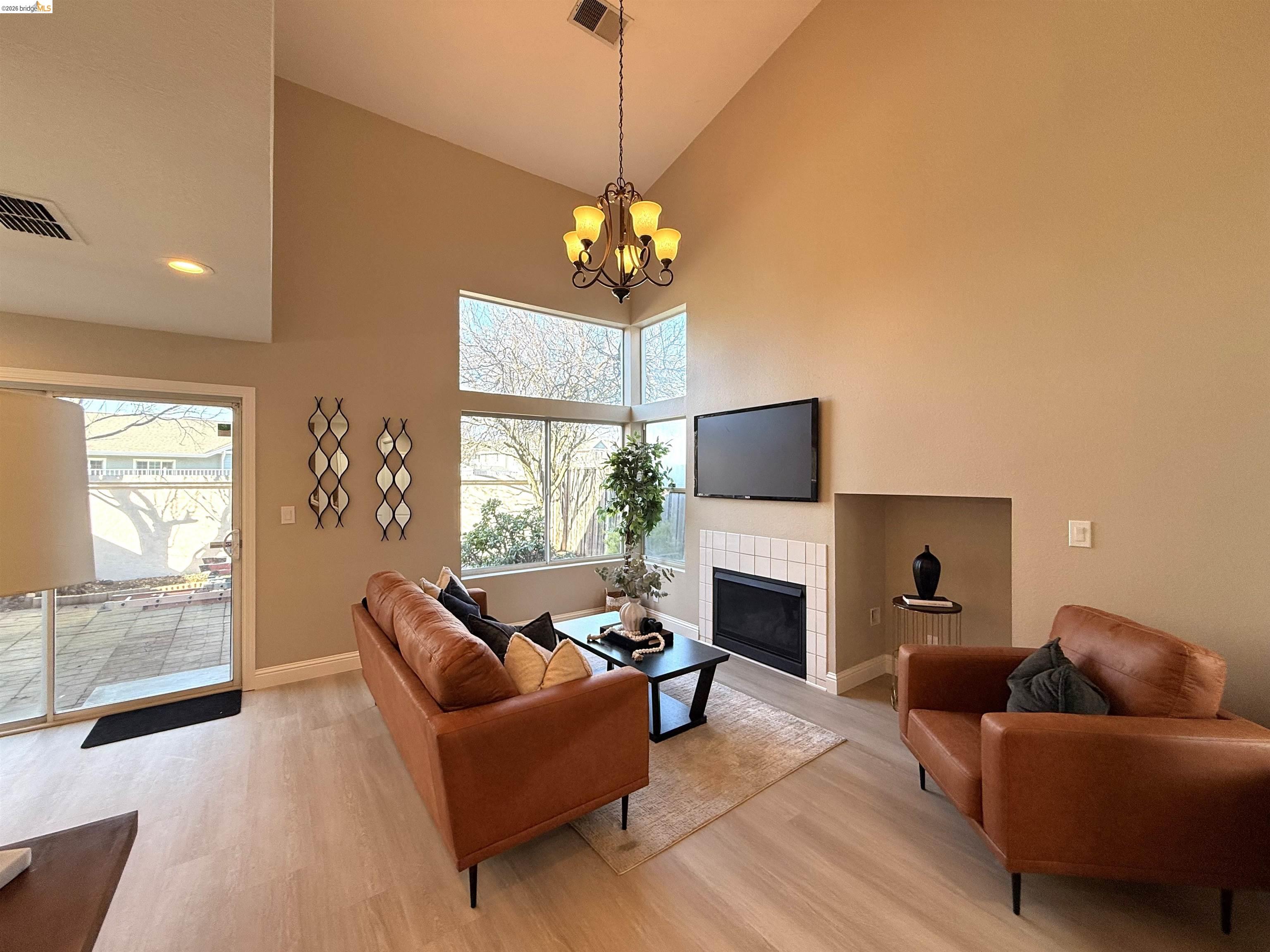 Detail Gallery Image 2 of 29 For 1736 Nandina Ct, Antioch,  CA 94531 - 3 Beds | 2/1 Baths