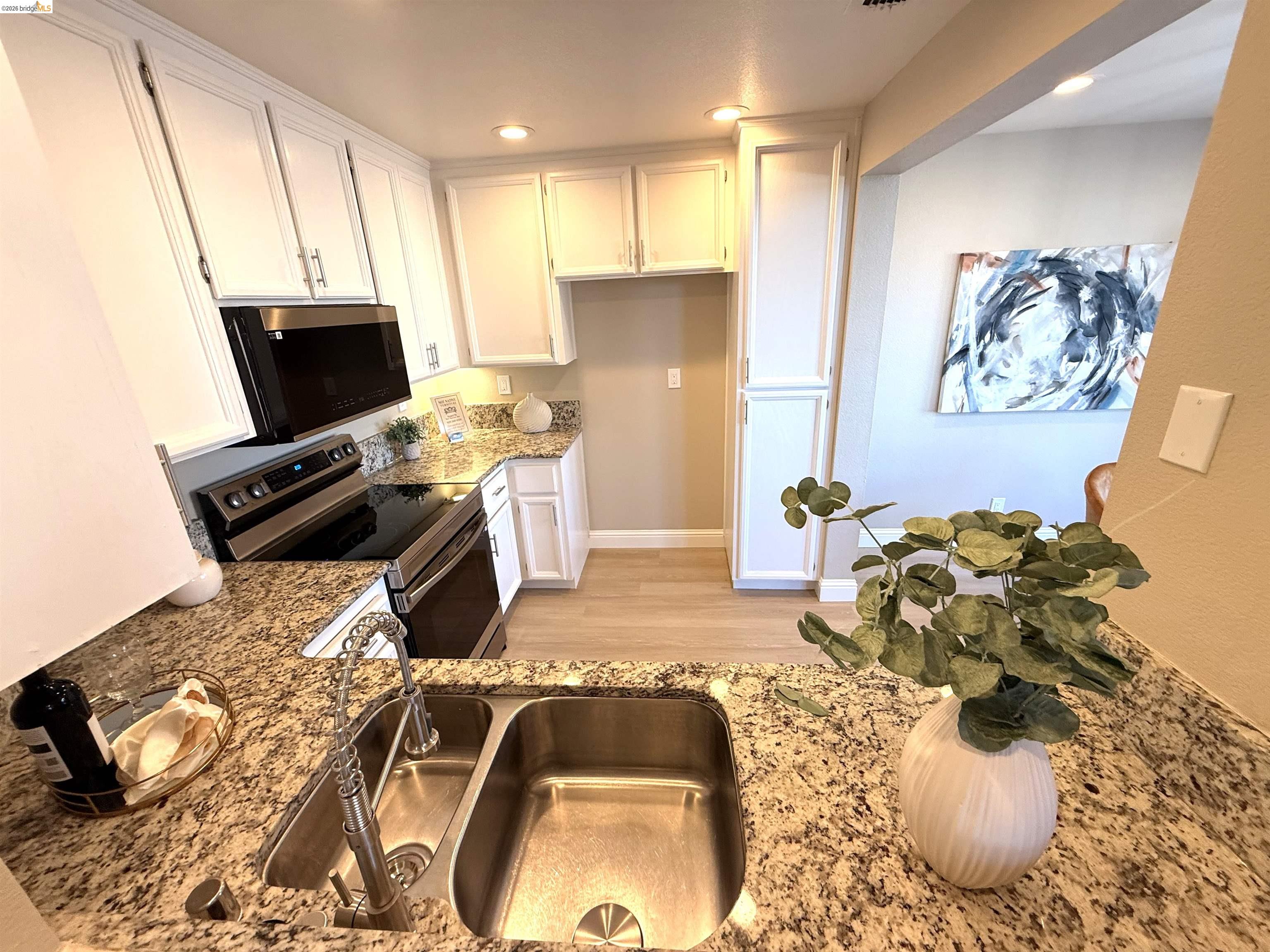 Detail Gallery Image 11 of 29 For 1736 Nandina Ct, Antioch,  CA 94531 - 3 Beds | 2/1 Baths