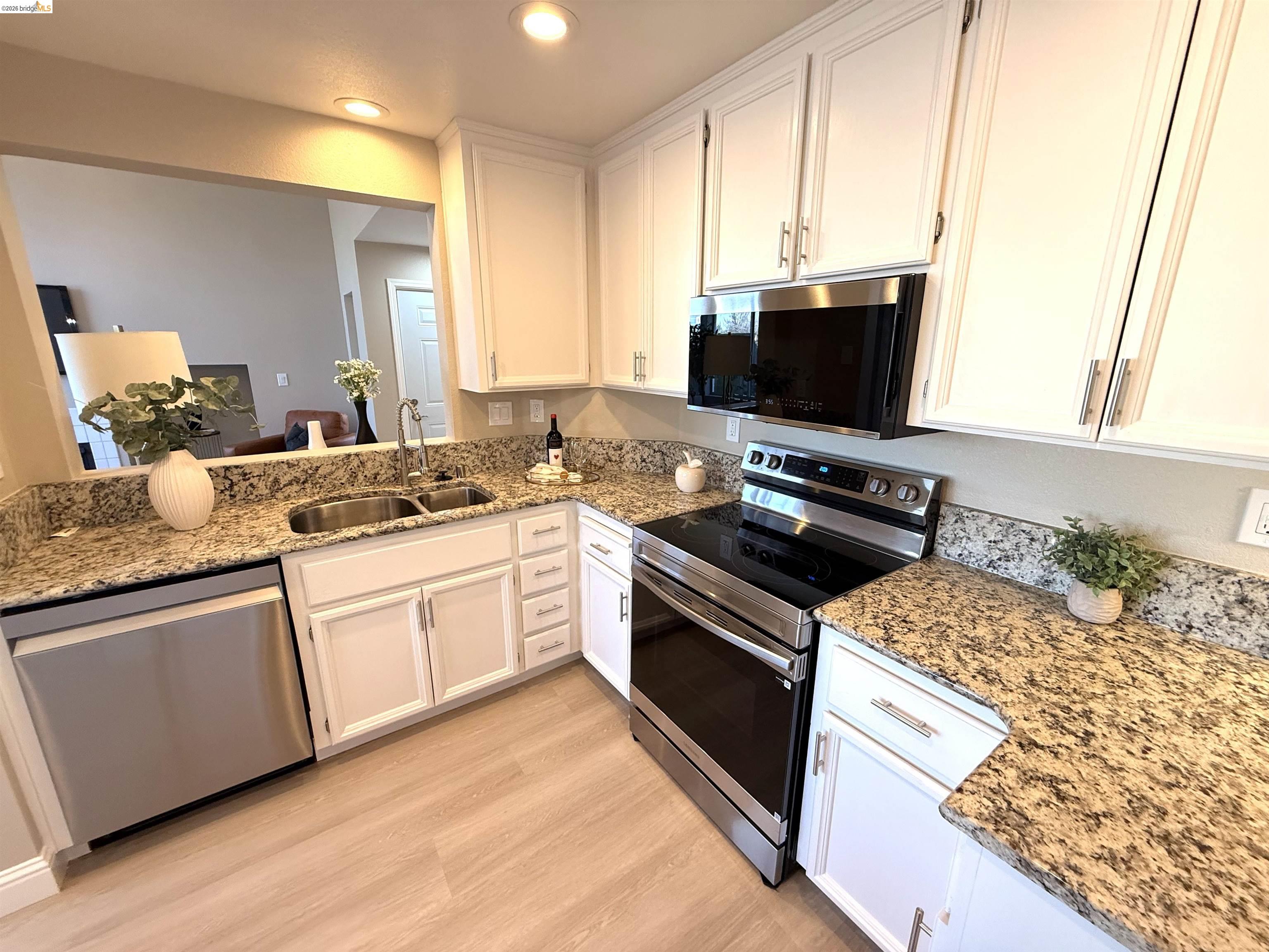 Detail Gallery Image 9 of 29 For 1736 Nandina Ct, Antioch,  CA 94531 - 3 Beds | 2/1 Baths