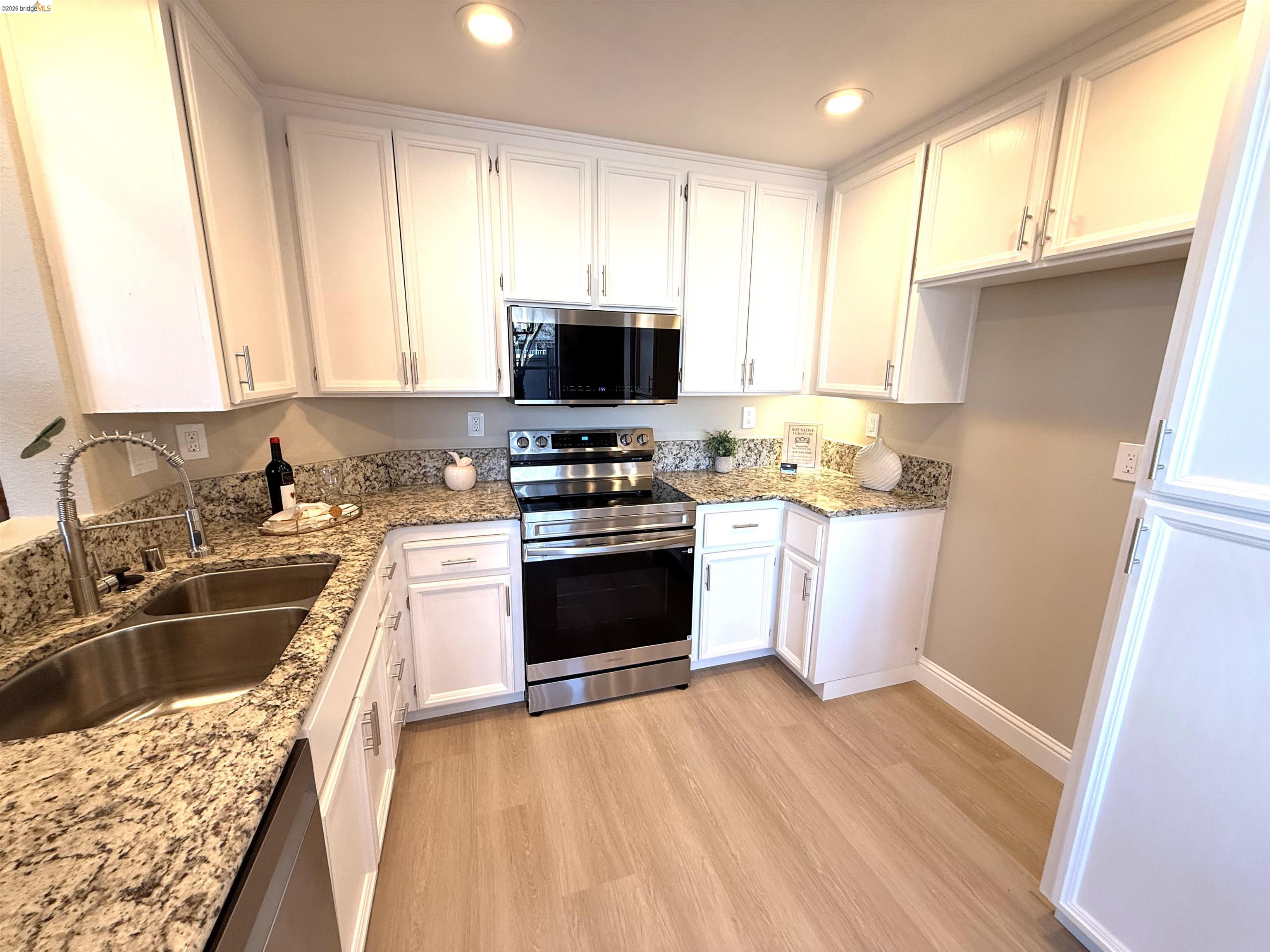 Detail Gallery Image 10 of 29 For 1736 Nandina Ct, Antioch,  CA 94531 - 3 Beds | 2/1 Baths