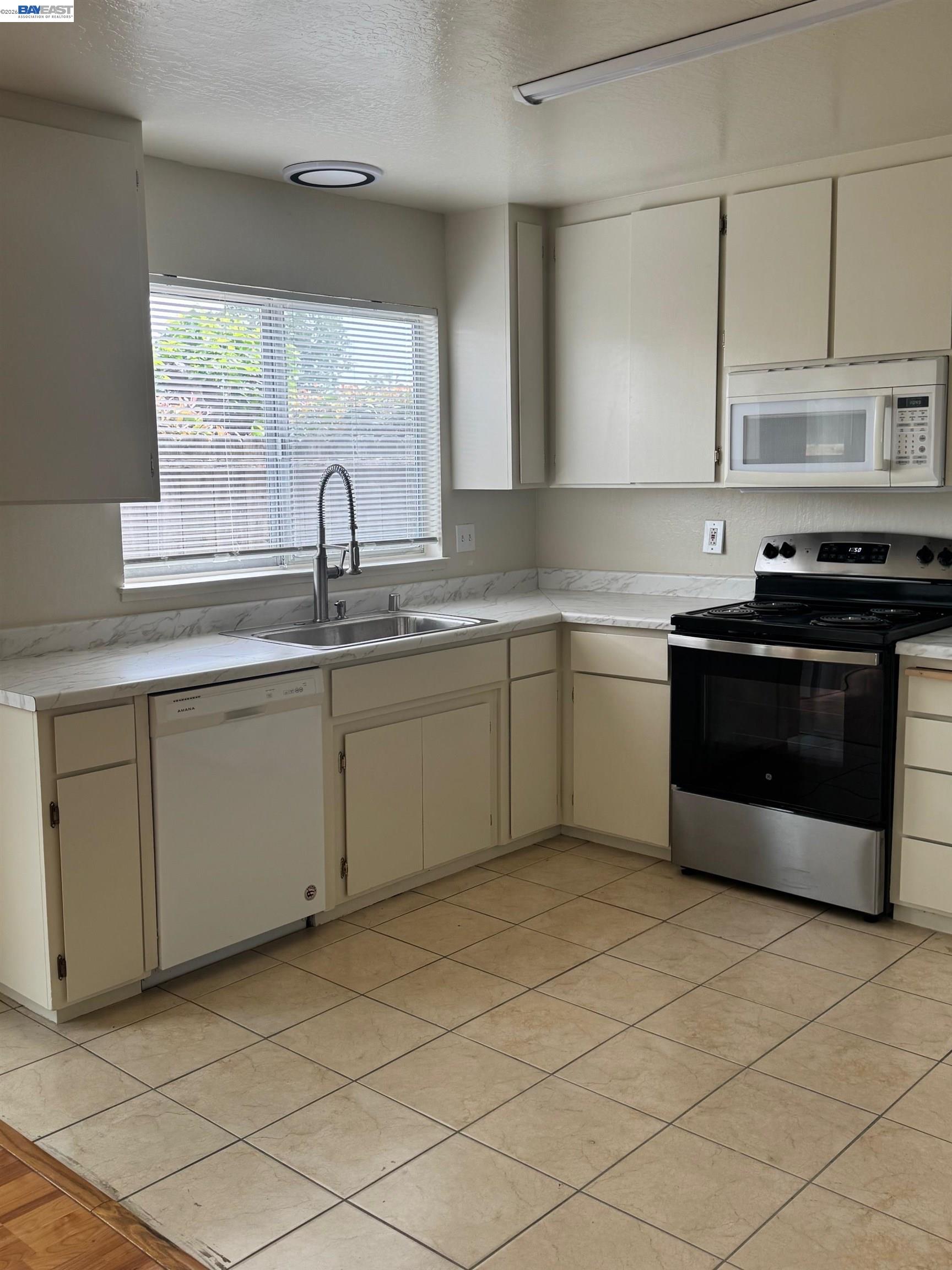 Detail Gallery Image 5 of 12 For 2389 3rd. Street, Livermore,  CA 94550 - 2 Beds | 1 Baths