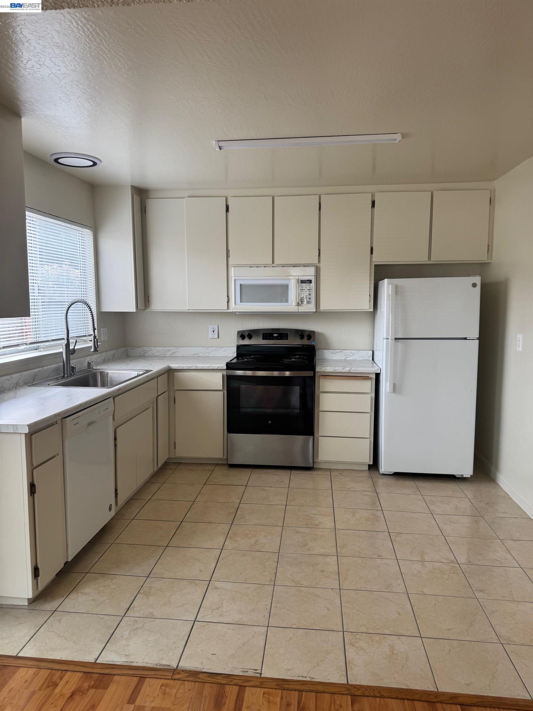 Detail Gallery Image 6 of 12 For 2389 3rd. Street, Livermore,  CA 94550 - 2 Beds | 1 Baths