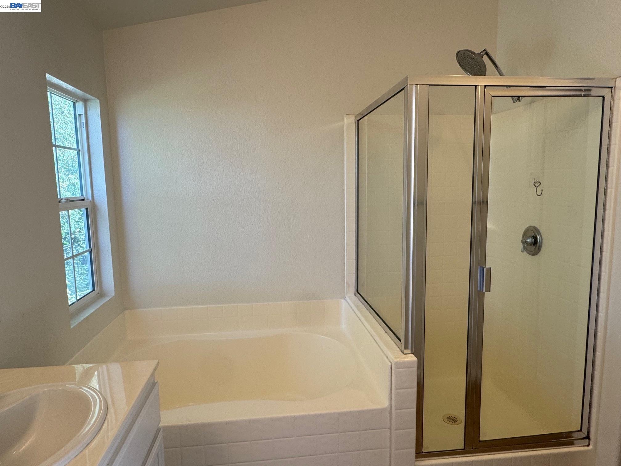 Detail Gallery Image 13 of 22 For 1265 Alder Creek Cir, San Leandro,  CA 94577 - 3 Beds | 2/1 Baths