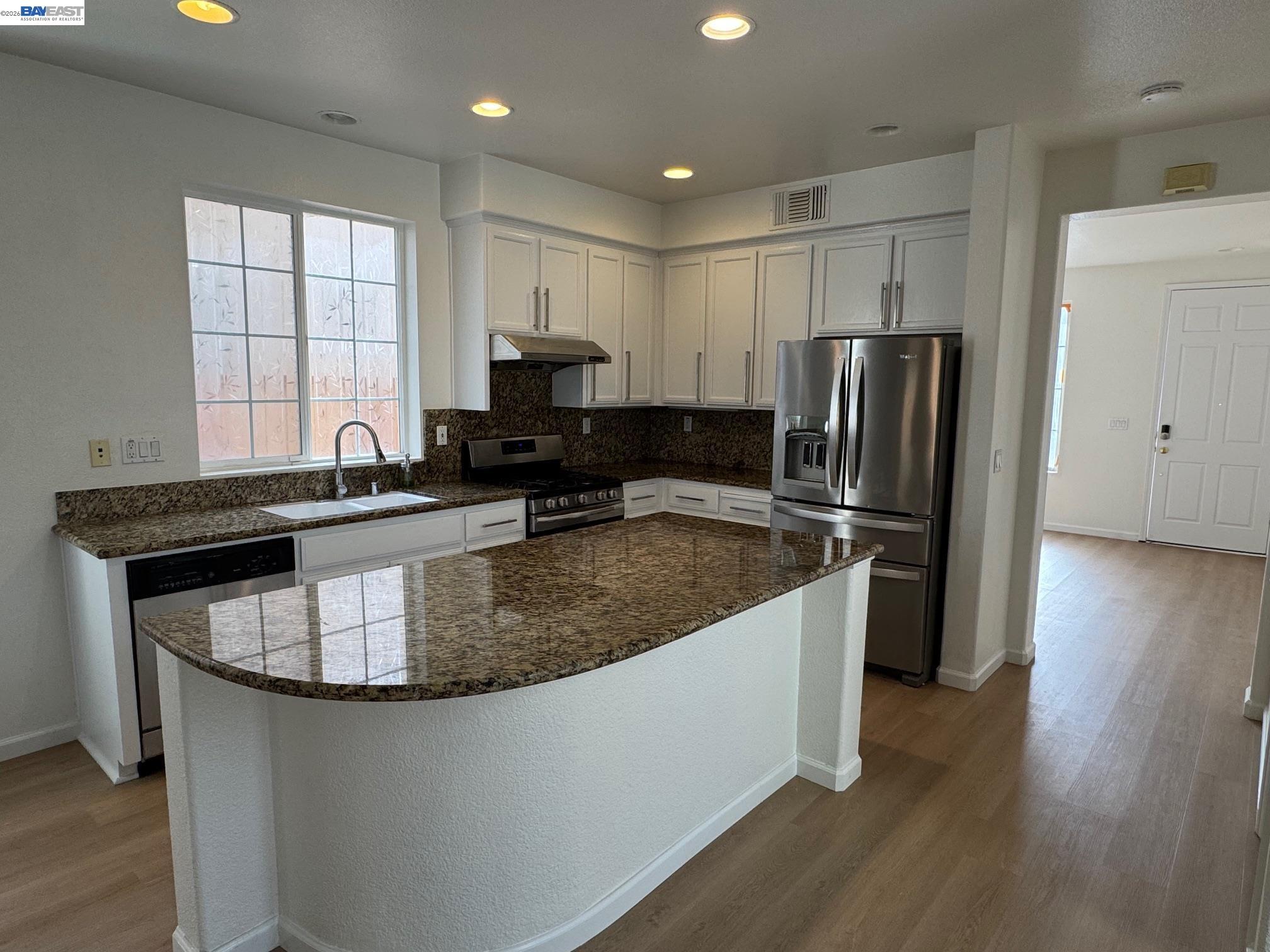 Detail Gallery Image 5 of 22 For 1265 Alder Creek Cir, San Leandro,  CA 94577 - 3 Beds | 2/1 Baths