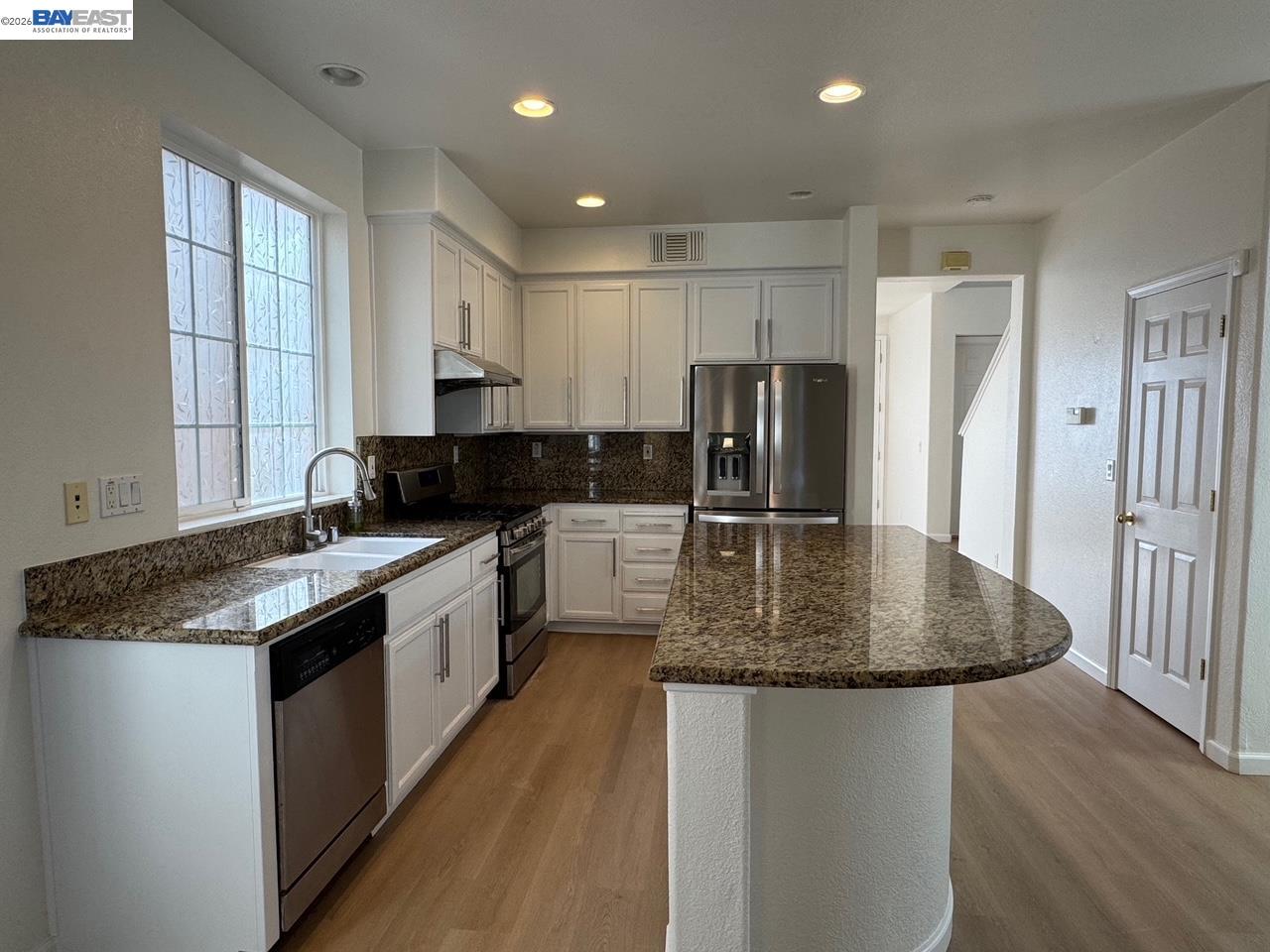 Detail Gallery Image 6 of 22 For 1265 Alder Creek Cir, San Leandro,  CA 94577 - 3 Beds | 2/1 Baths