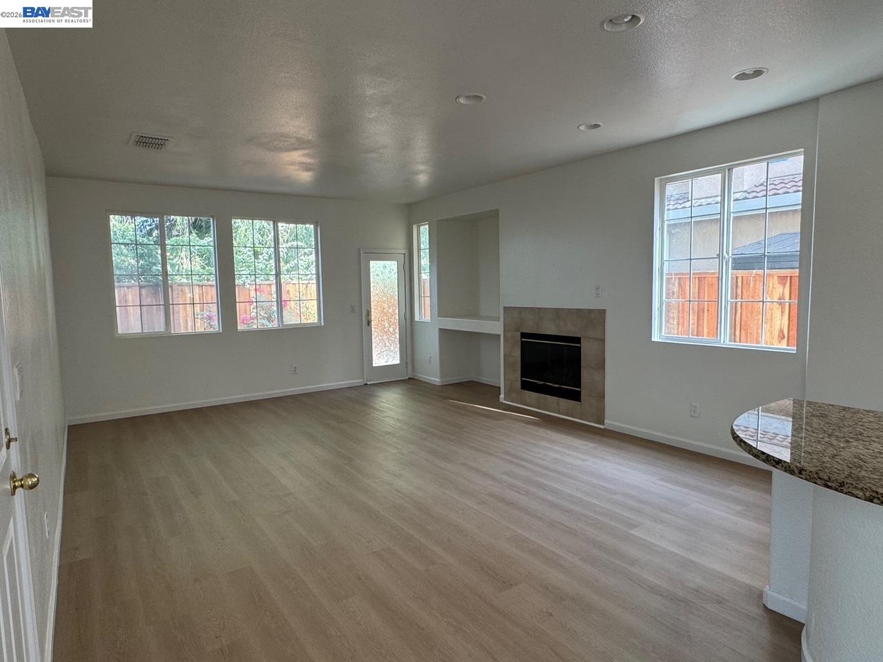 Detail Gallery Image 7 of 22 For 1265 Alder Creek Cir, San Leandro,  CA 94577 - 3 Beds | 2/1 Baths