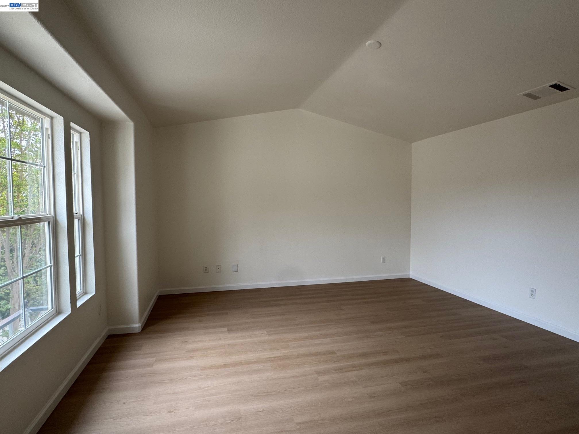 Detail Gallery Image 10 of 22 For 1265 Alder Creek Cir, San Leandro,  CA 94577 - 3 Beds | 2/1 Baths