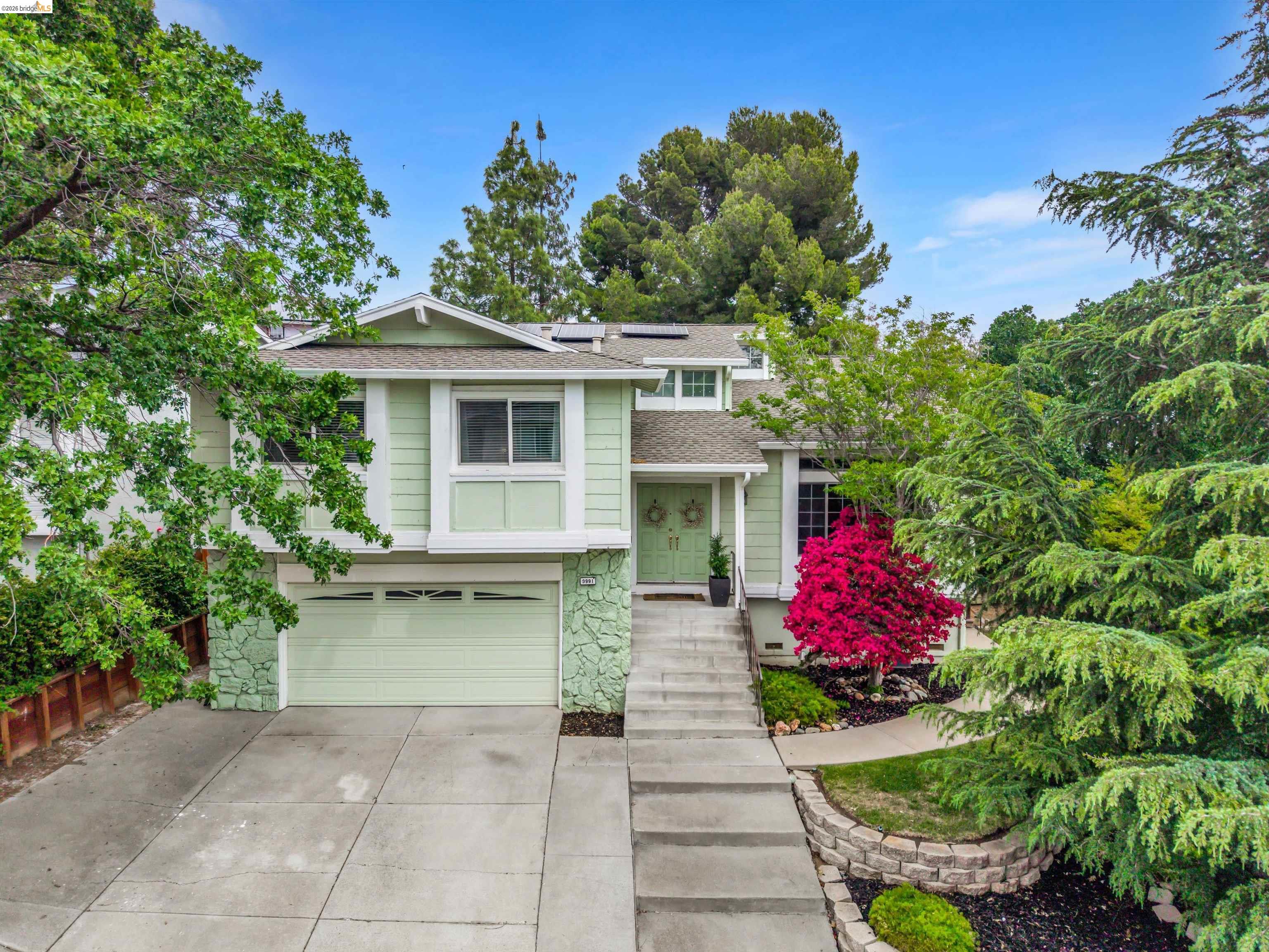 Detail Gallery Image 2 of 37 For 3991 Alta Vista Cir, Pittsburg,  CA 94565 - 4 Beds | 2 Baths