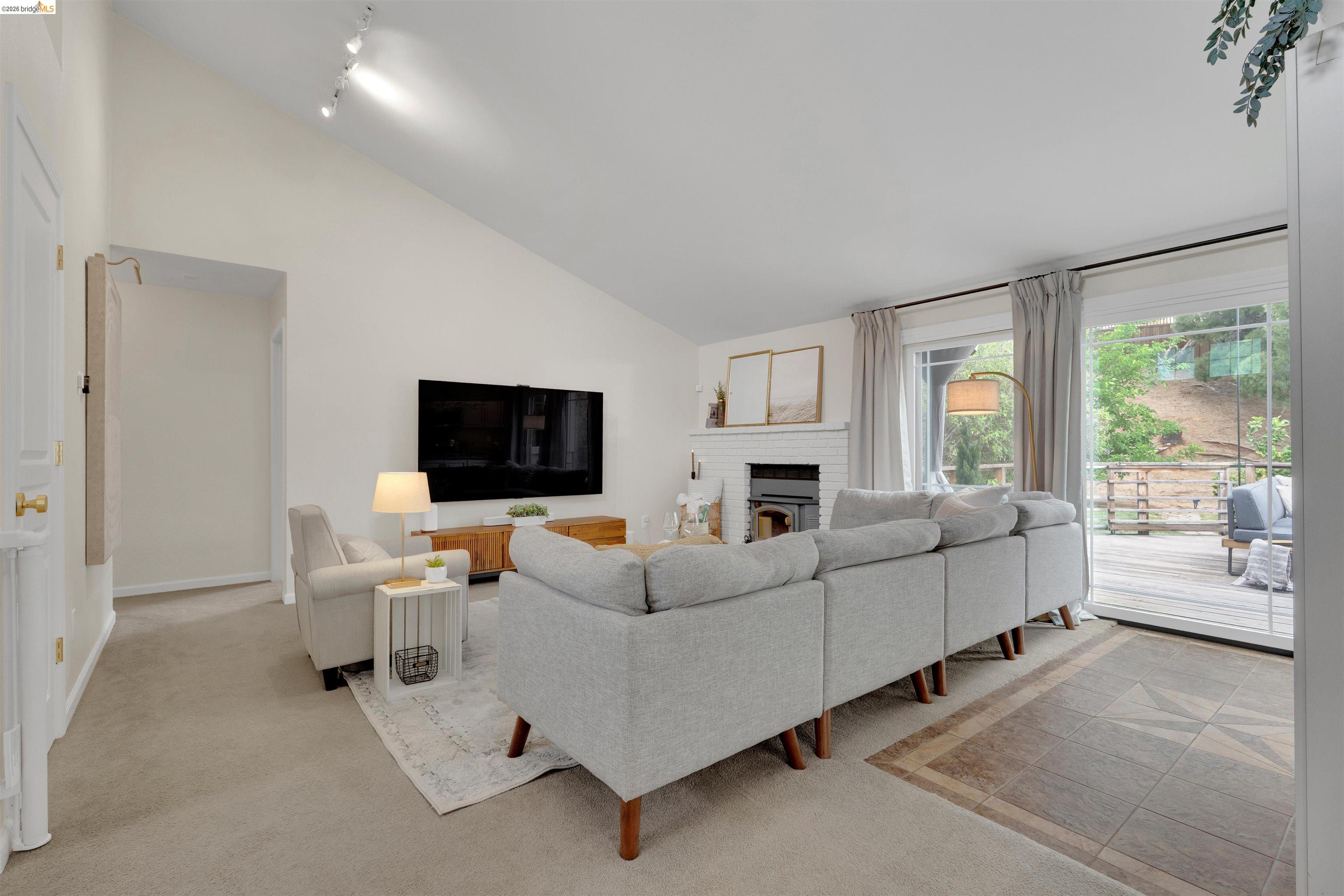 Detail Gallery Image 12 of 37 For 3991 Alta Vista Cir, Pittsburg,  CA 94565 - 4 Beds | 2 Baths