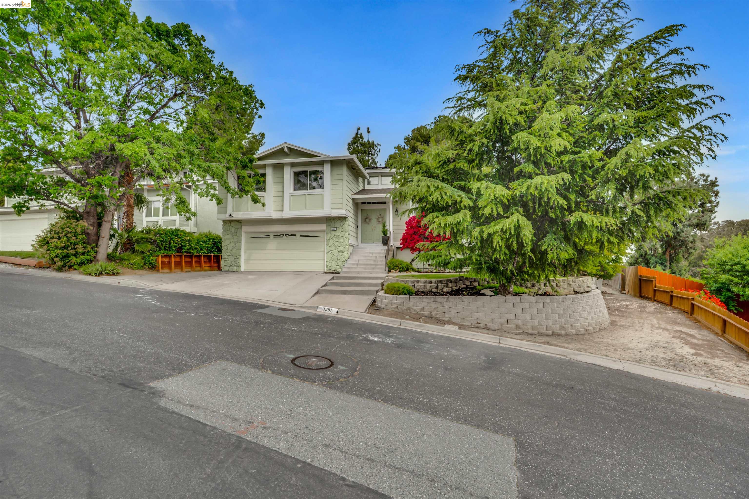 Detail Gallery Image 5 of 37 For 3991 Alta Vista Cir, Pittsburg,  CA 94565 - 4 Beds | 2 Baths