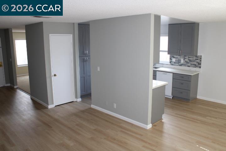 Detail Gallery Image 6 of 30 For 1562 Partridge Dr, Hercules,  CA 94547 - 3 Beds | 2 Baths