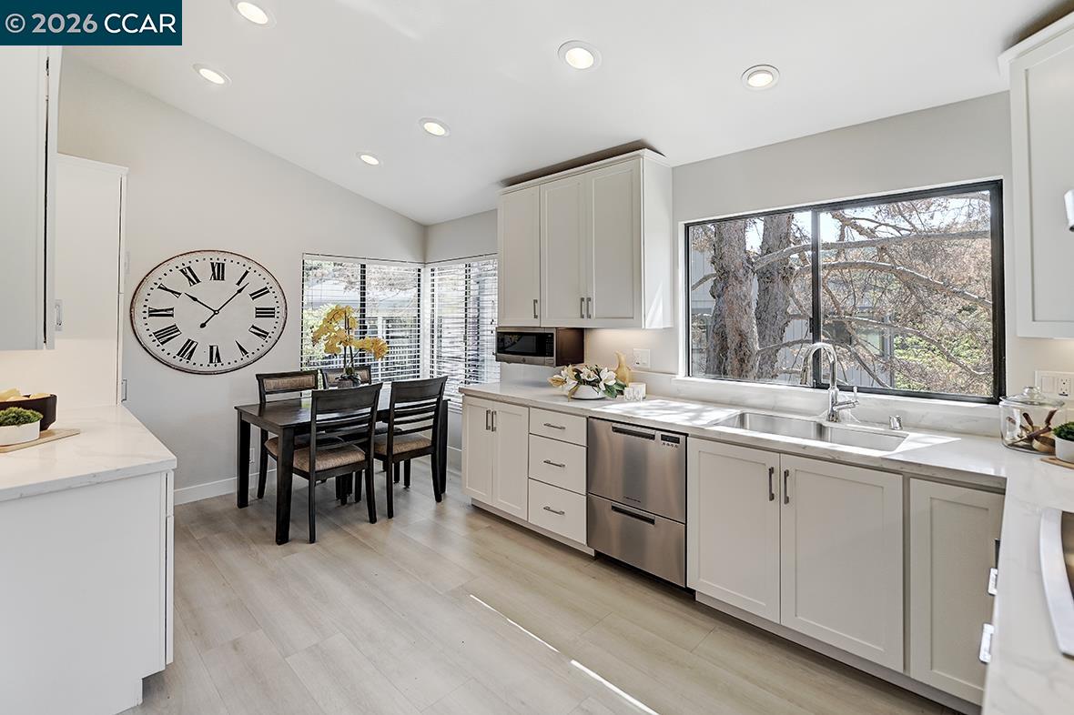 Detail Gallery Image 8 of 59 For 3612 Rossmoor Pkwy #1,  Walnut Creek,  CA 94595 - 2 Beds | 2 Baths