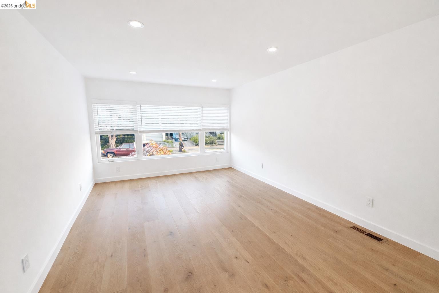 Detail Gallery Image 12 of 19 For 2045 Emerson St, Berkeley,  CA 94703 - – Beds | – Baths