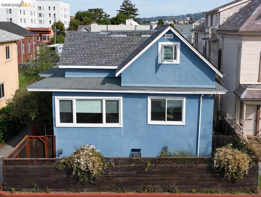 Detail Gallery Image 3 of 19 For 2045 Emerson St, Berkeley,  CA 94703 - – Beds | – Baths