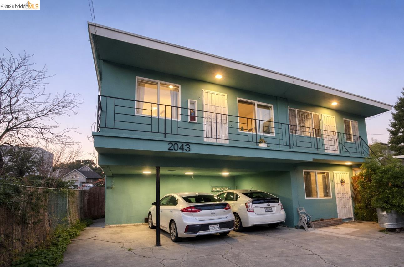 Detail Gallery Image 4 of 19 For 2045 Emerson St, Berkeley,  CA 94703 - – Beds | – Baths