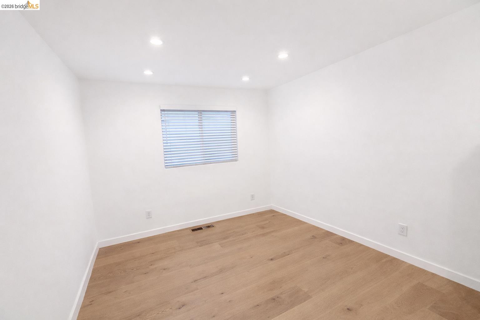 Detail Gallery Image 10 of 19 For 2045 Emerson St, Berkeley,  CA 94703 - – Beds | – Baths