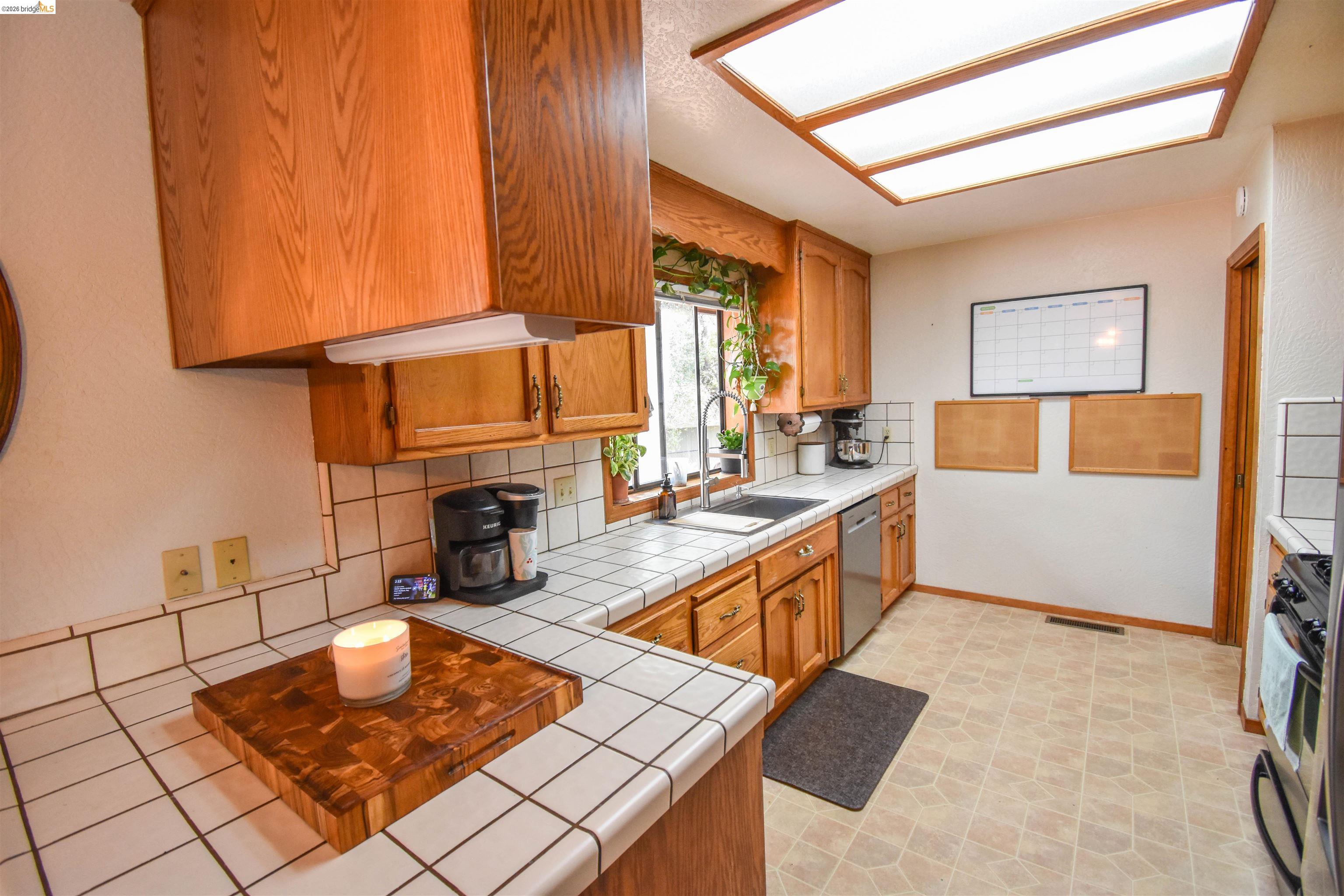 Detail Gallery Image 14 of 44 For 15 Roble Rd, Sonora,  CA 95370 - 3 Beds | 3 Baths