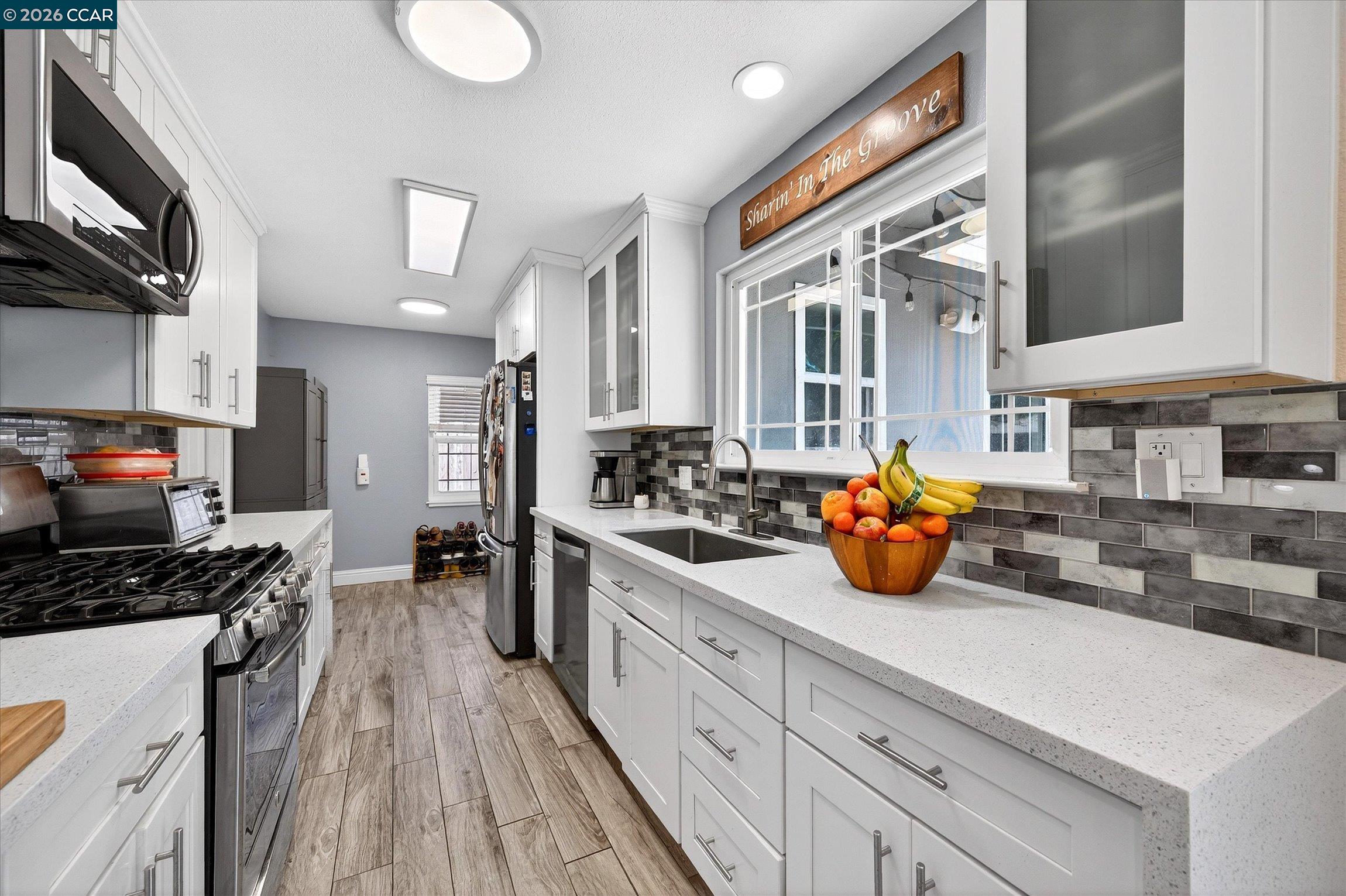 Detail Gallery Image 11 of 27 For 1919 Elinora Dr, Pleasant Hill,  CA 94523 - 4 Beds | 2 Baths