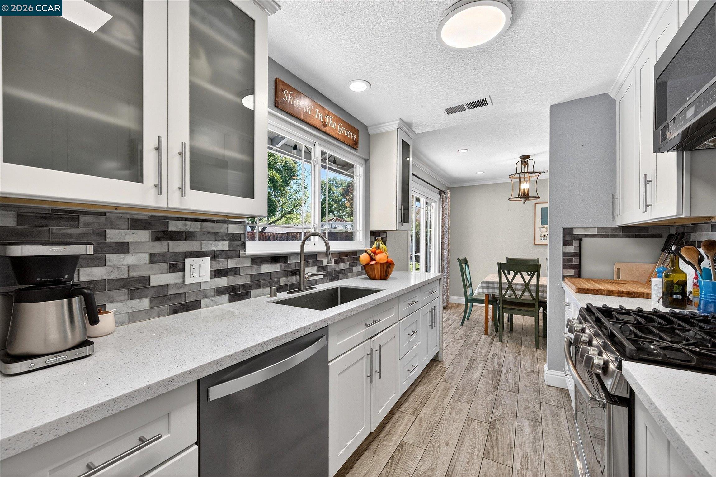 Detail Gallery Image 13 of 27 For 1919 Elinora Dr, Pleasant Hill,  CA 94523 - 4 Beds | 2 Baths