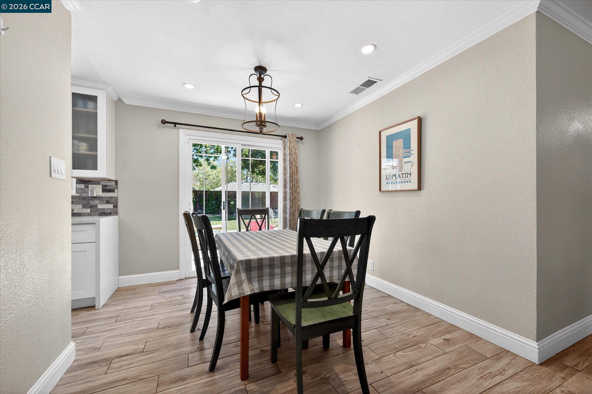 Detail Gallery Image 14 of 27 For 1919 Elinora Dr, Pleasant Hill,  CA 94523 - 4 Beds | 2 Baths